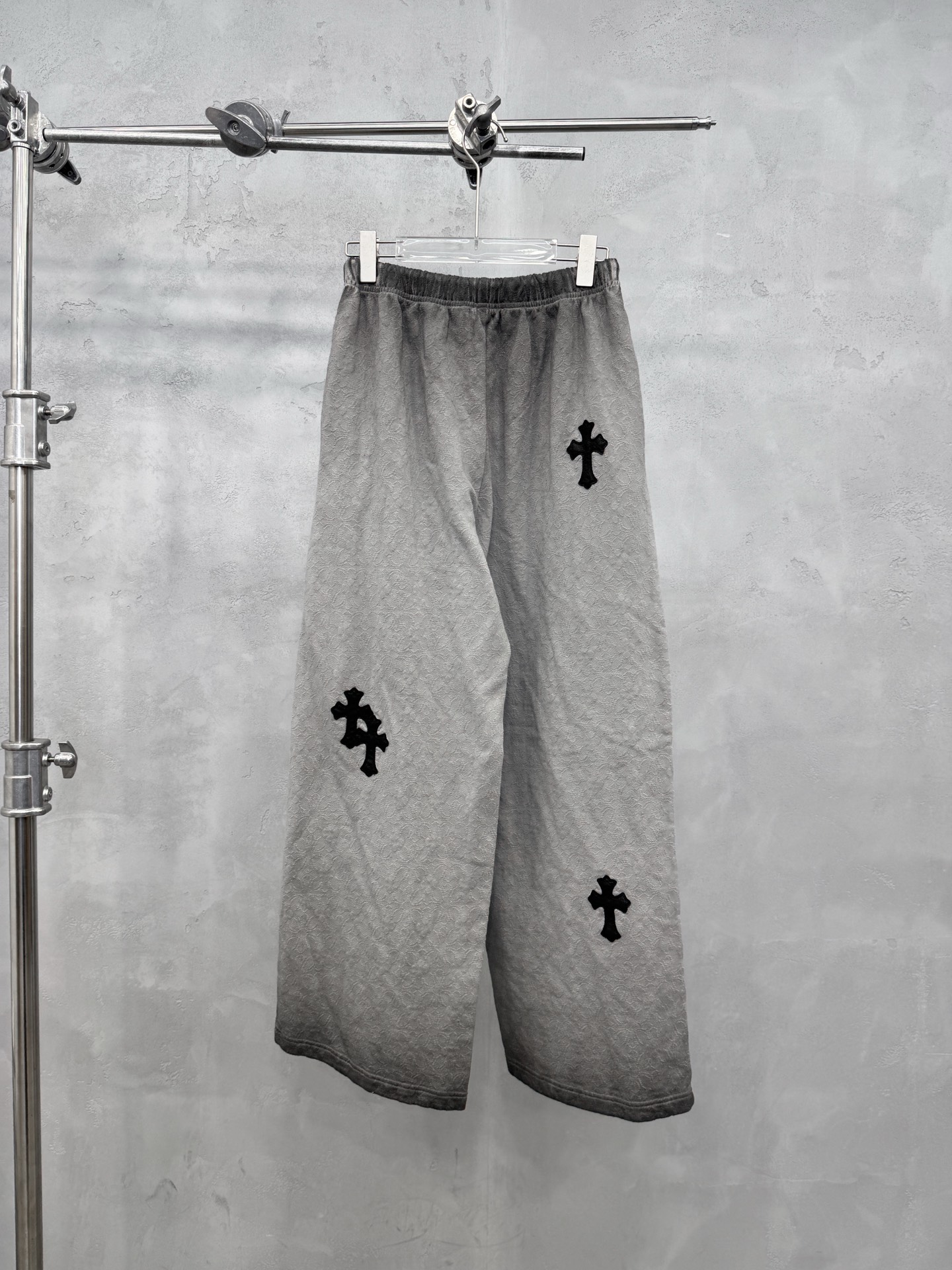 克罗心 ｜ 新款休闲卫裤，成衣洗水炒色工艺加手工刺绣十字标，男女同款，尺码sml