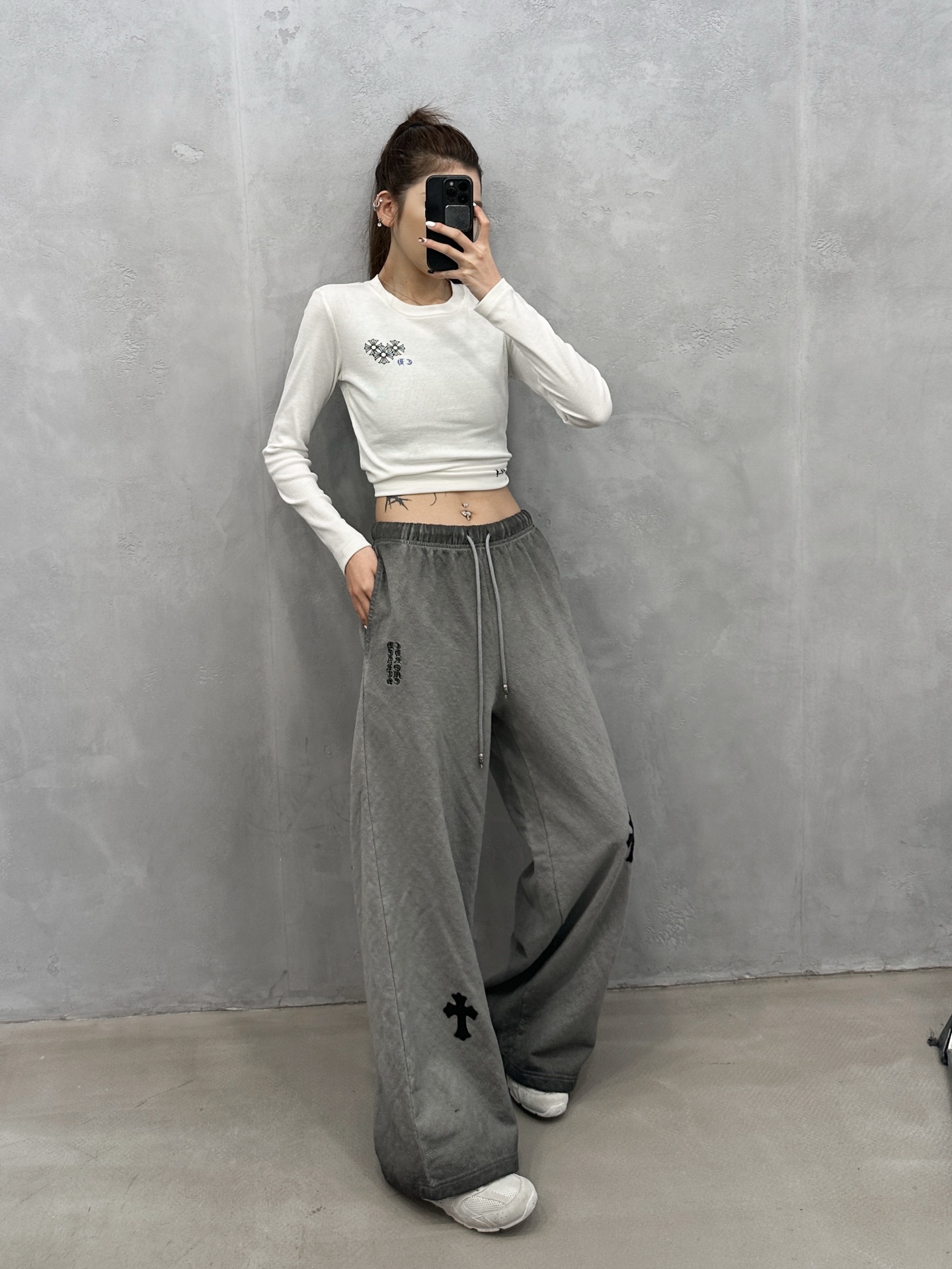 克罗心 ｜ 新款休闲卫裤，成衣洗水炒色工艺加手工刺绣十字标，男女同款，尺码sml