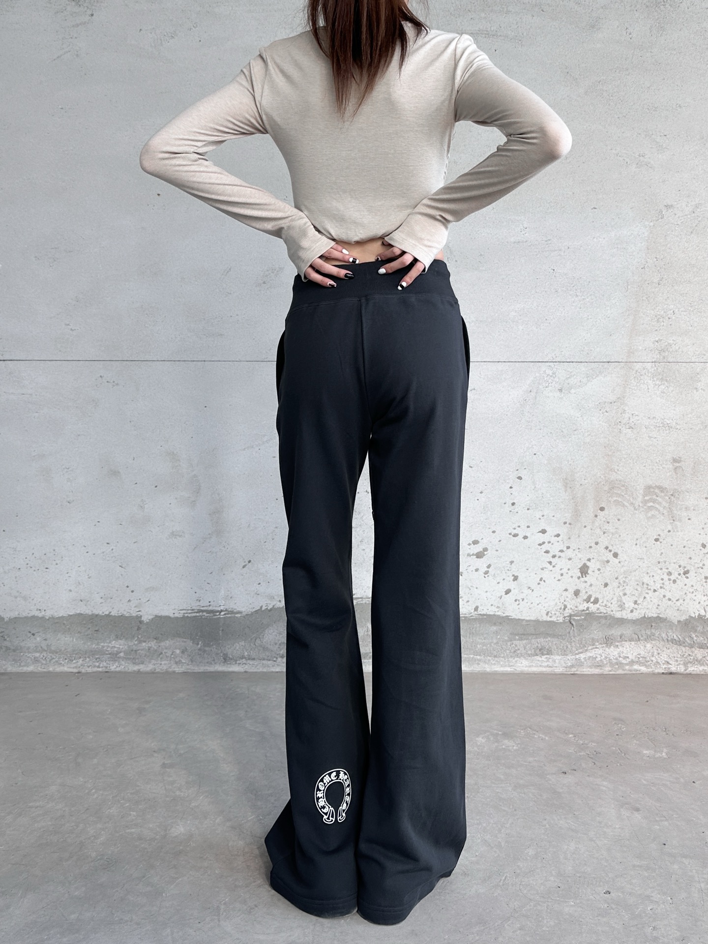 克罗心 ｜ 新款休闲卫裤，成衣洗水印花工艺，微喇款式版型，时尚休闲，尺码sml