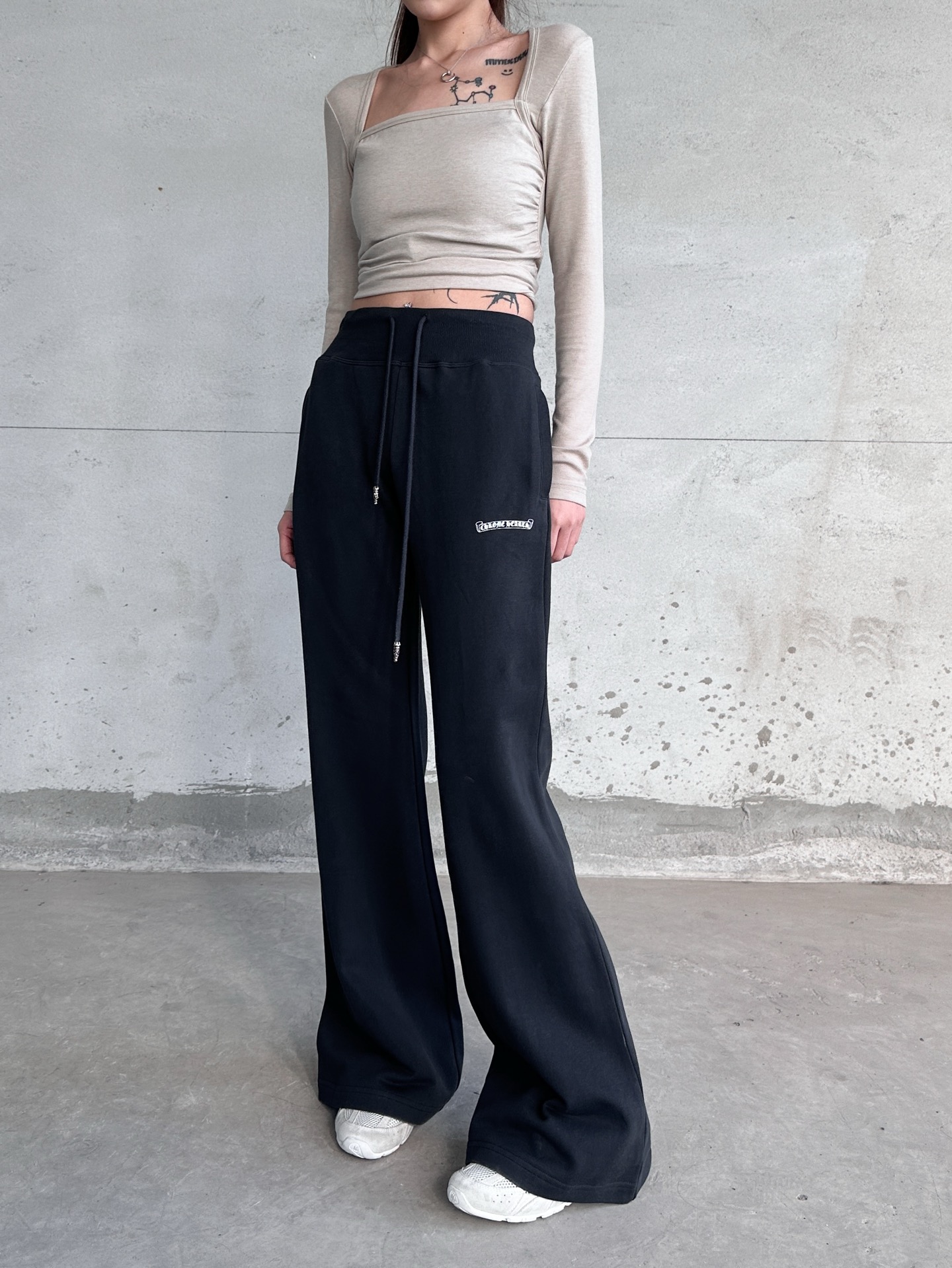 克罗心 ｜ 新款休闲卫裤，成衣洗水印花工艺，微喇款式版型，时尚休闲，尺码sml