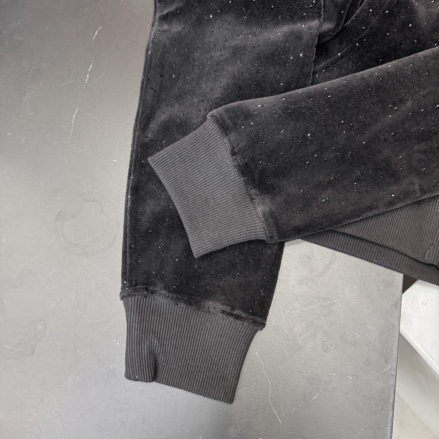 克罗心 ｜ 新款休闲连帽开衫，成衣洗水加全身烫钻工艺，休闲时尚，尺码sml