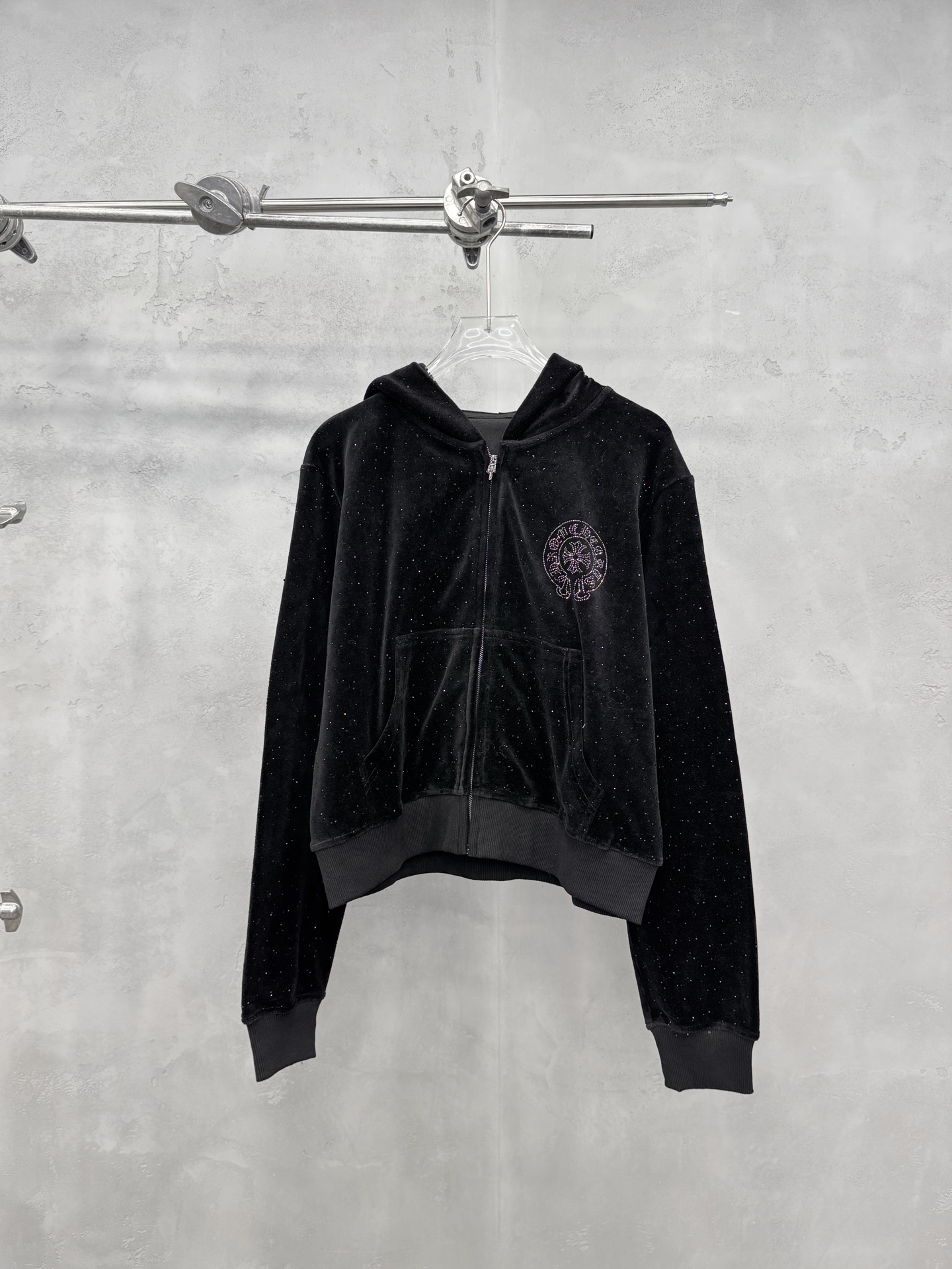 NO:637485,Chrome Hearts ｜ New casual hooded cardigan, ready-to-wear washed and full-body ironing process, casual fashion, size sml, Chrome Hearts-clothing, chrome hearts, hats, alexander wang19860909克罗心 ｜ 新款休闲连帽开衫,成衣洗水加全身烫钻工艺,休闲时尚,尺码sml,克罗心-服装,chrome hearts,hats,alexander wang,Women's clothing