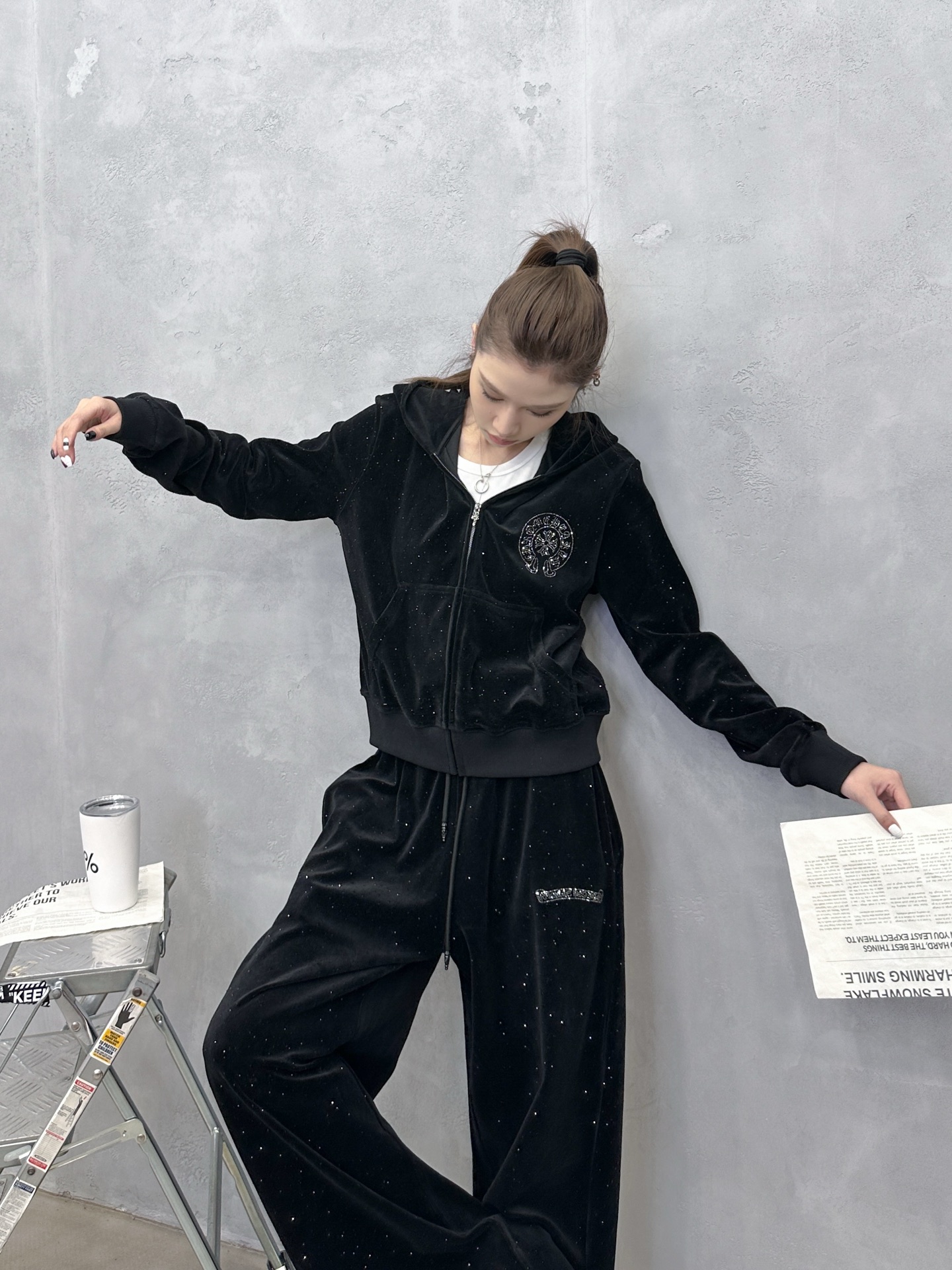 克罗心 ｜ 新款休闲连帽开衫，成衣洗水加全身烫钻工艺，休闲时尚，尺码sml