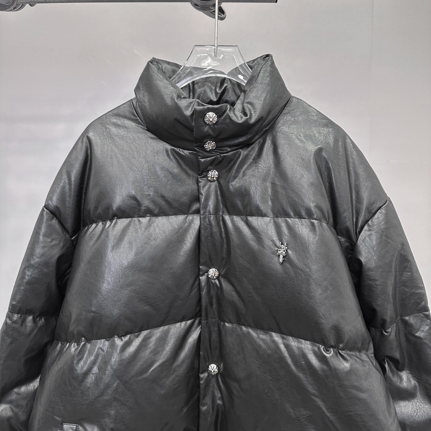 克罗心 ｜ 新款羽绒服，手工钉金属标，最新超薄环保pu面料，品牌定织里布，90鹅绒，男女同款，尺码sml