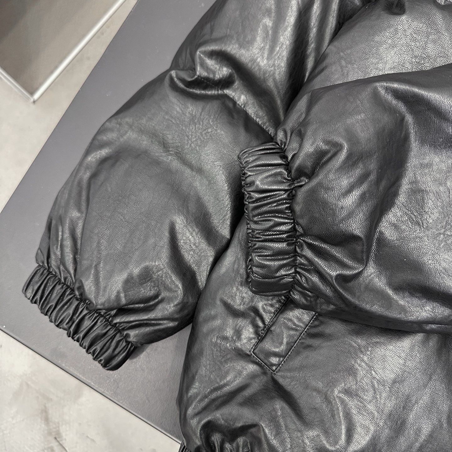 克罗心 ｜ 新款羽绒服，手工钉金属标，最新超薄环保pu面料，品牌定织里布，90鹅绒，男女同款，尺码sml