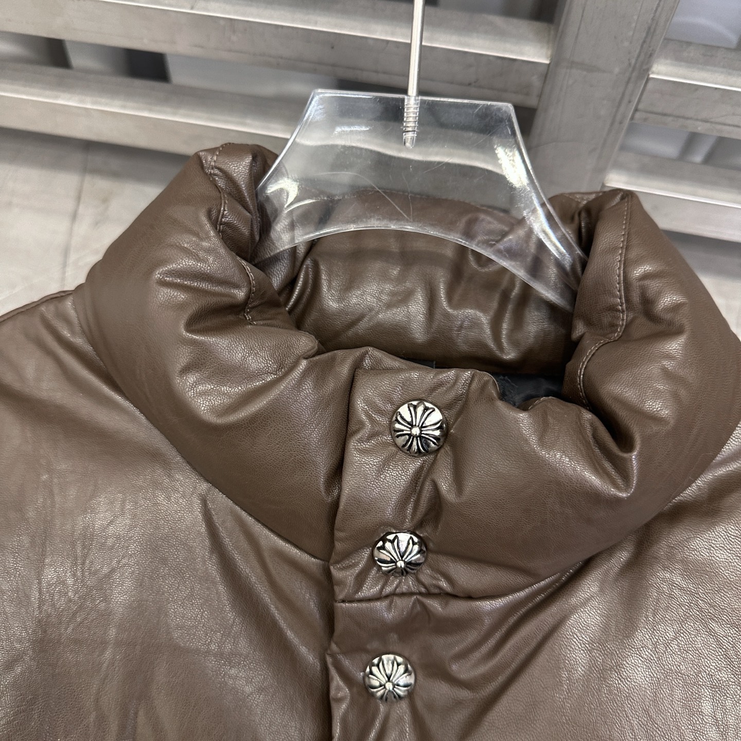 克罗心 ｜ 新款羽绒服，手工钉金属标，最新超薄环保pu面料，品牌定织里布，90鹅绒，男女同款，尺码sml