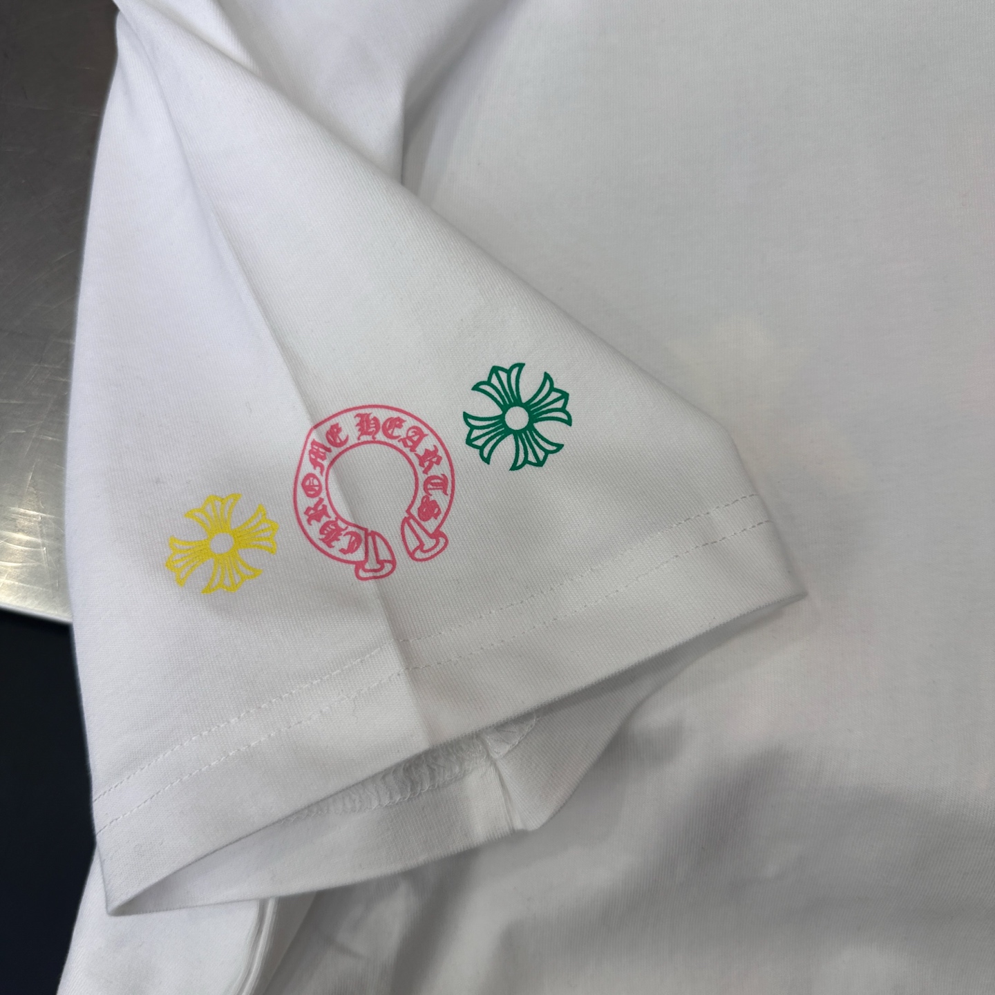 克罗心 ｜ 新款短袖t，成衣洗水加多处多色印花工艺，休闲时尚，尺码sml