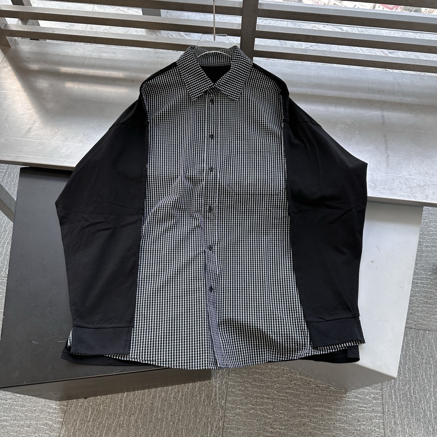 巴黎 ｜ 新款拼接衬衣，成衣洗水吊磨印花工艺，针梭织前后拼接做工，男女同款，尺码sml