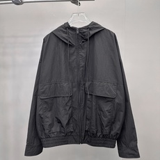 Acne | 新款休闲上衣,经典跟色刺绣标,进口高密尼龙面料,休闲时尚版型,男女同款,尺码sml Acne | 新款休闲上衣,经典跟色刺绣标,进口高密尼龙面料,休闲时尚版型,男女同款,尺码sml