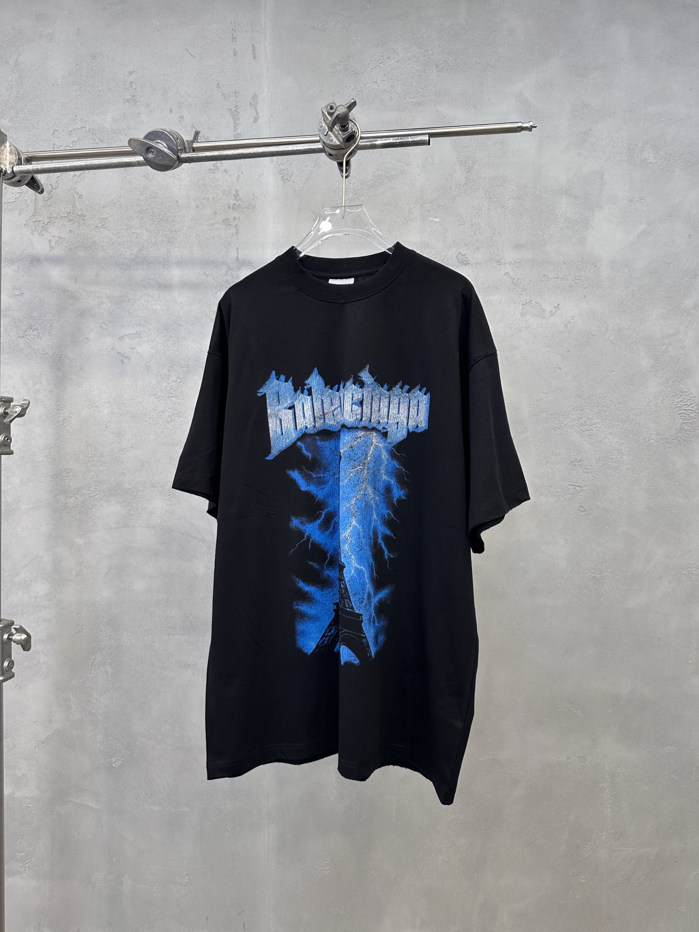 NO:887989,Paris | New short-sleeved t-shirt, ready-to-wear washed and polished with digital direct printing technology, same style for men and women, size sml, Balenciaga-clothing, balenciaga, T-shirt,19860909巴黎 ｜ 新款短袖t,成衣洗水吊磨加数码直喷印花工艺,男女同款,尺码sml,巴黎世家-服装,balenciaga,T-shirt,,Women's clothing