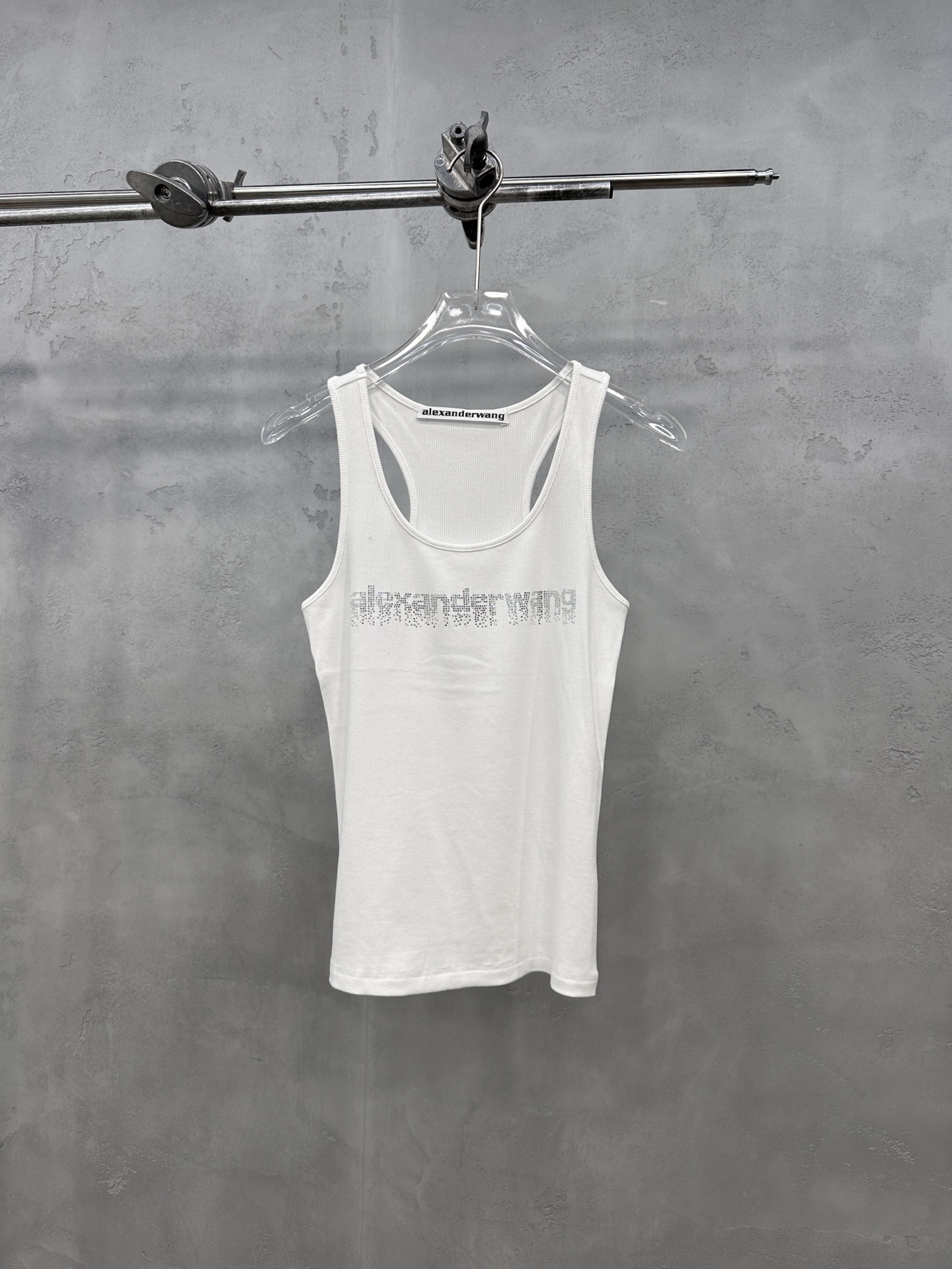 NO:822744,King | New casual vest, classic hot diamond label technology, fashionable and casual, size sml, Alexander Wang-clothing, alexander wang,19860909大王 ｜ 新款休闲背心,经典烫钻标工艺,时尚休闲,尺码sml,亚历山大王-服装,alexander wang,,Women's clothing