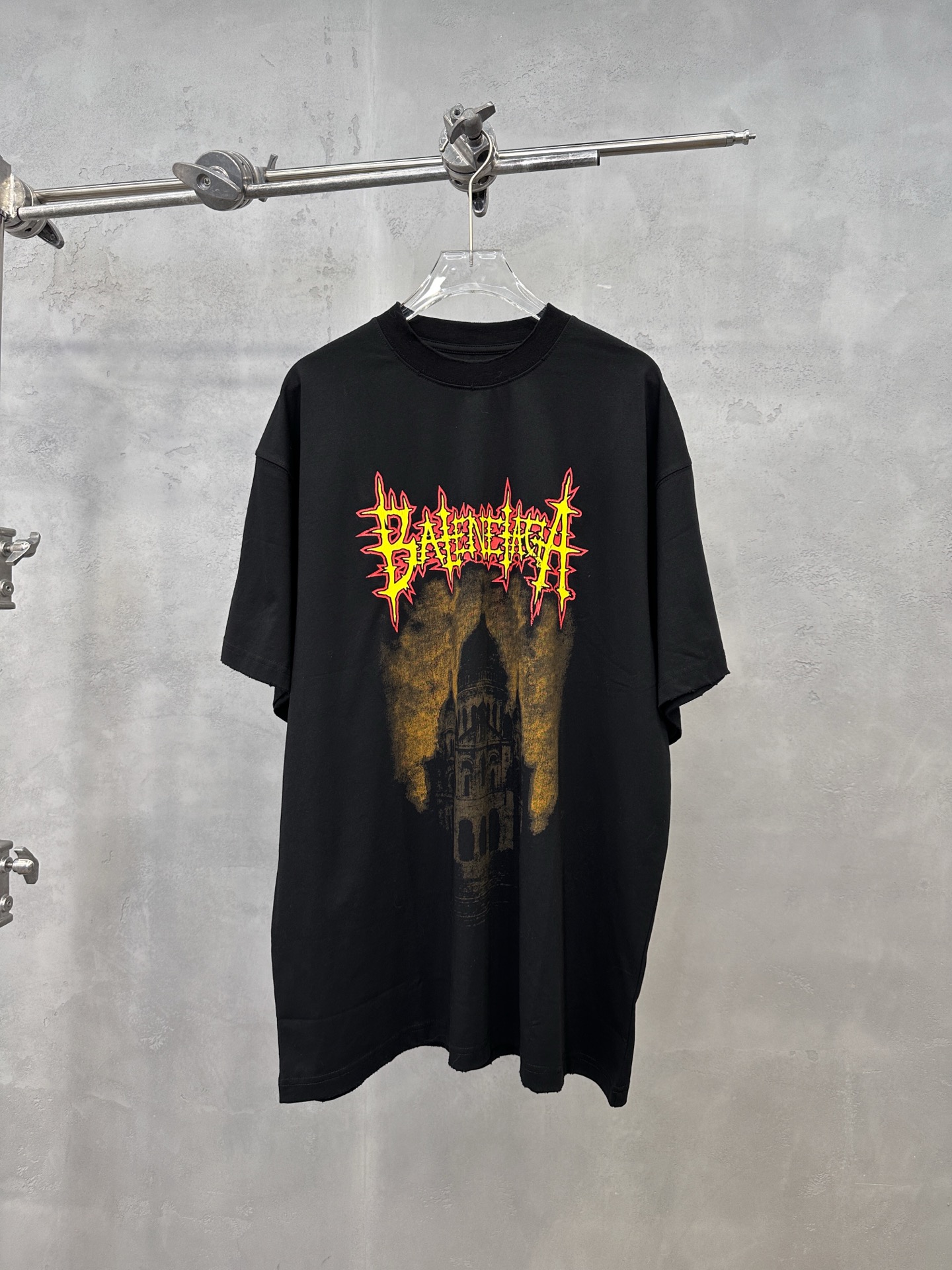 NO:822629,Paris ｜ New short-sleeved T-shirt, ready-to-wear washed, honed and cracked printing process, casual fashion, same style for men and women, size sml, Balenciaga-clothing, balenciaga, T-shirt,19860909巴黎 ｜ 新款短袖t,成衣洗水吊磨加裂浆印花工艺,休闲时尚,男女同款,尺码sml,巴黎世家-服装,balenciaga,T-shirt,,Women's clothing