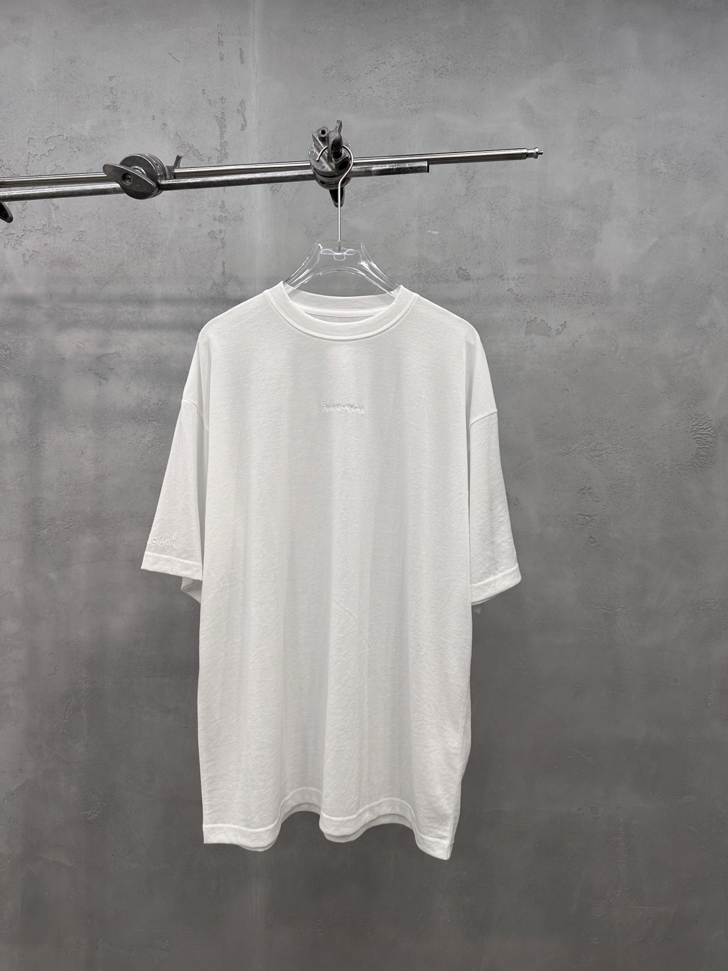NO:886149,Paris ｜ New short-sleeved t-shirt, classic embroidered logo in 4 places on the whole body, long-staple cotton fabric imported from Japan, fashionable and casual, size sml, Balenciaga-clothing, balenciaga, T-shirt,19860909巴黎 ｜ 新款短袖t,全身经典4处刺绣标,日本进口长绒棉面料,时尚休闲,尺码sml,巴黎世家-服装,balenciaga,T-shirt,,Women's clothing