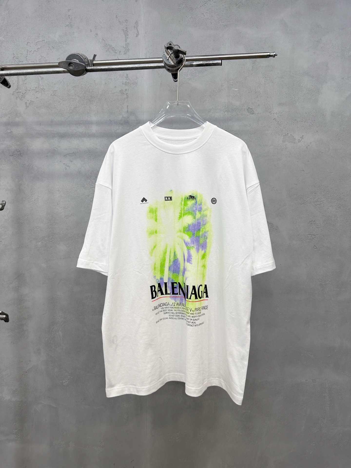 NO:822621,Paris ｜ New short-sleeved t-shirt, ready-to-wear washed with color printing technology, casual fashion, same style for men and women, size sml, Balenciaga-clothing, balenciaga, T-shirt,19860909巴黎 ｜ 新款短袖t,成衣洗水加彩色印花工艺,休闲时尚,男女同款,尺码sml,巴黎世家-服装,balenciaga,T-shirt,,Women's clothing