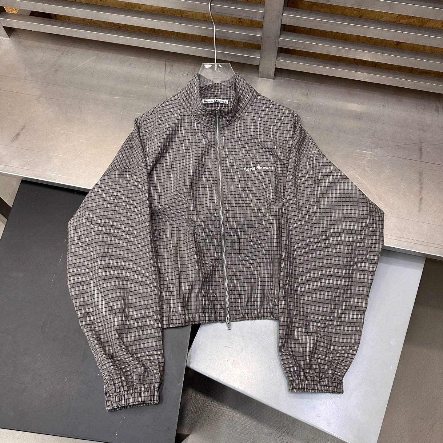 🌾Acne ｜ 新款风衣夹克，前后品牌经典印花标，面料洗水加软工艺，定织色织格纹面料，休闲时尚，尺码sm
