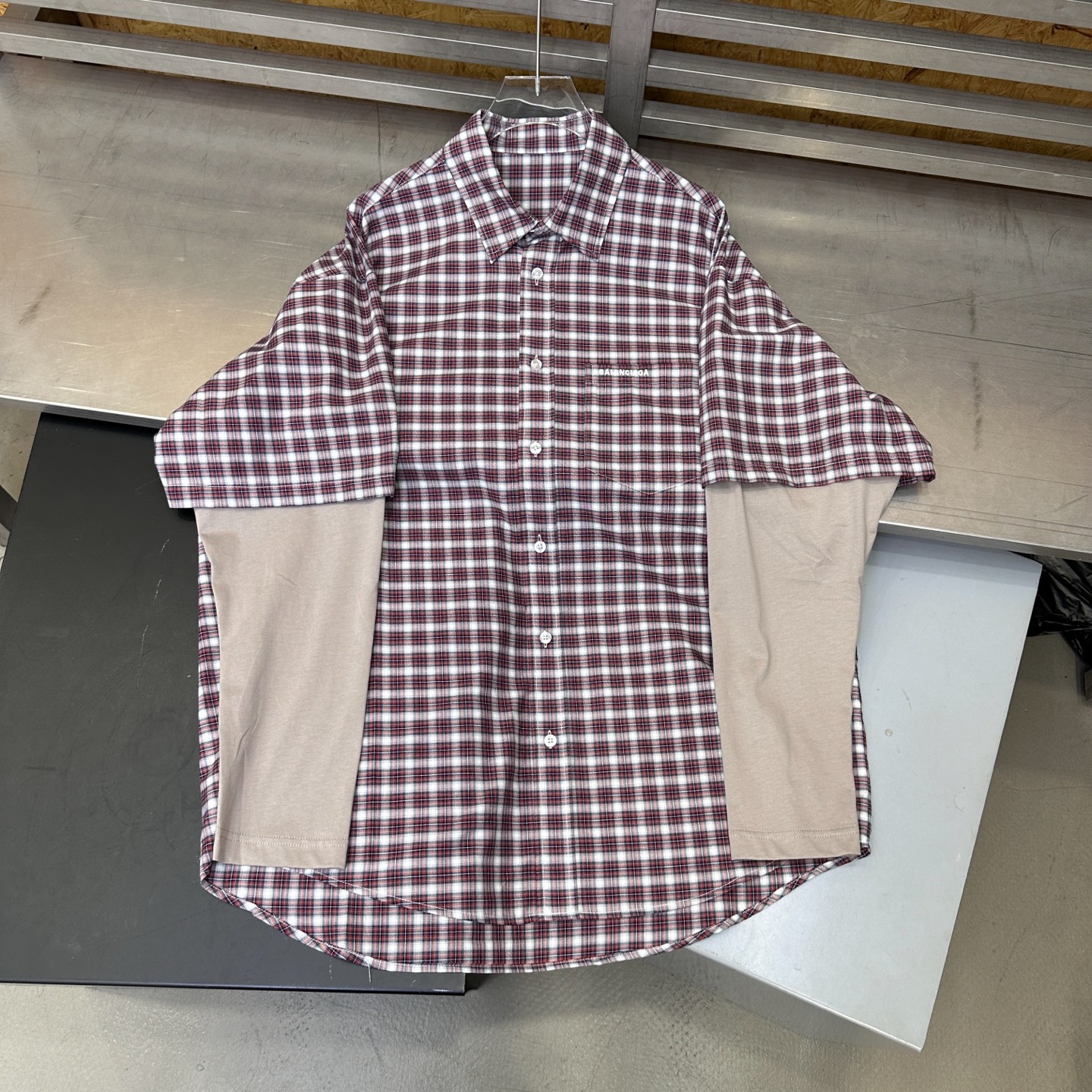 巴黎 ｜ 新款休闲衬衣，品牌经典刺绣标，色织格纹衬衣面料拼接针织袖子假两件款式，休闲时尚，男女同款，尺码