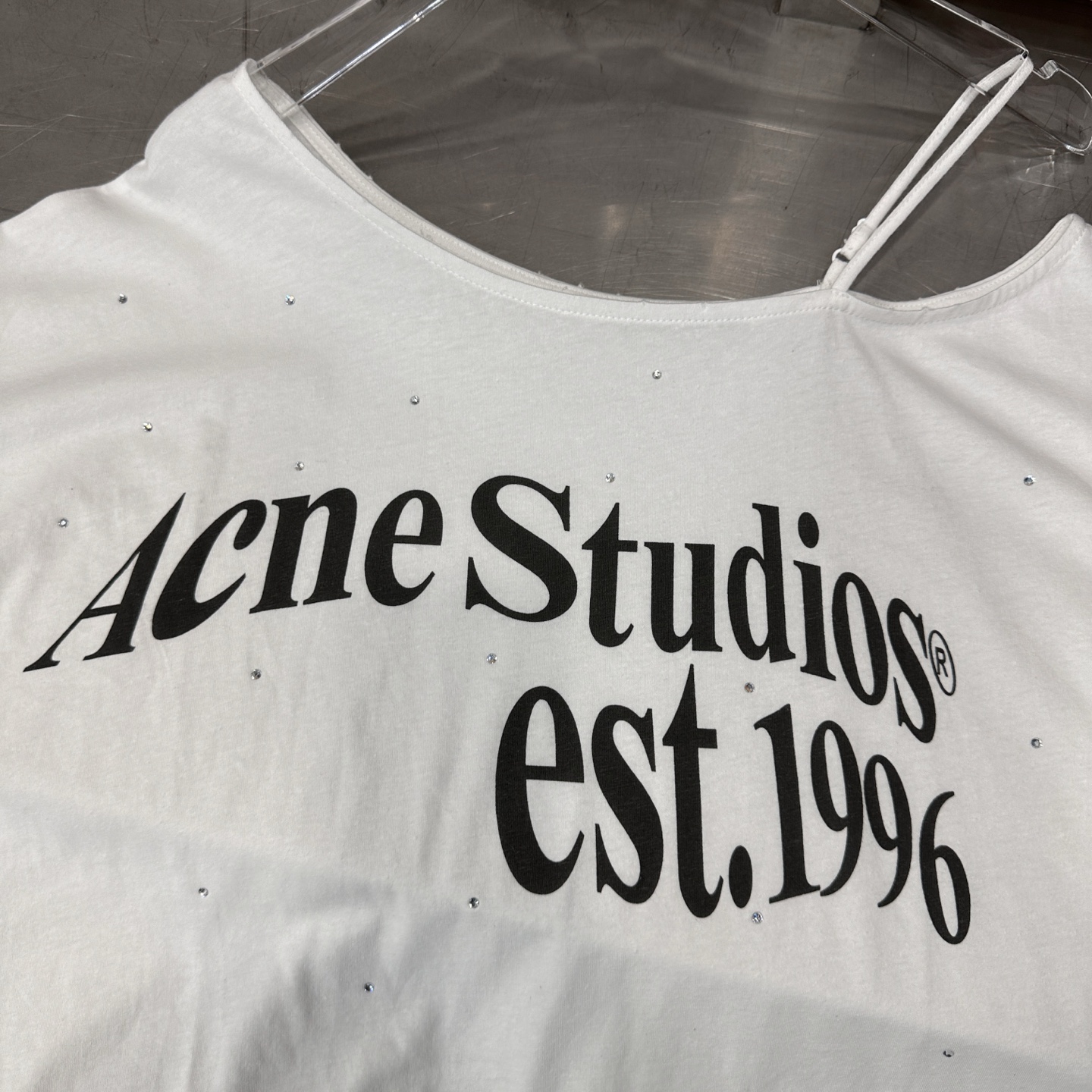 🌾Acne ｜ 新款短袖t，成衣洗水炒色喷色吊磨工艺加印花加全身烫钻，工艺叠加多，时尚休闲，尺码sml