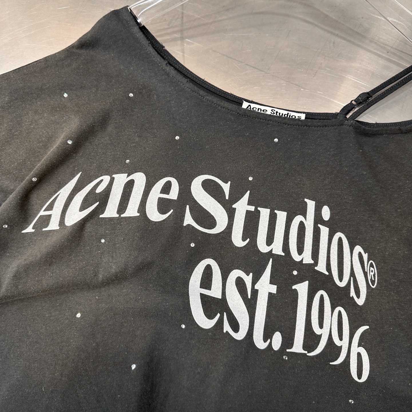 🌾Acne ｜ 新款短袖t，成衣洗水炒色喷色吊磨工艺加印花加全身烫钻，工艺叠加多，时尚休闲，尺码sml