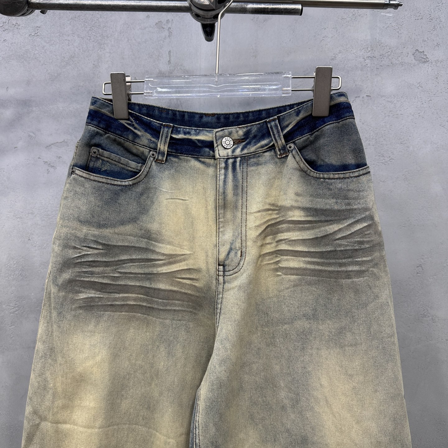 🌾Acne ｜ 新款牛仔裤，成衣洗水喷色做旧工艺，休闲时尚，尺码sml