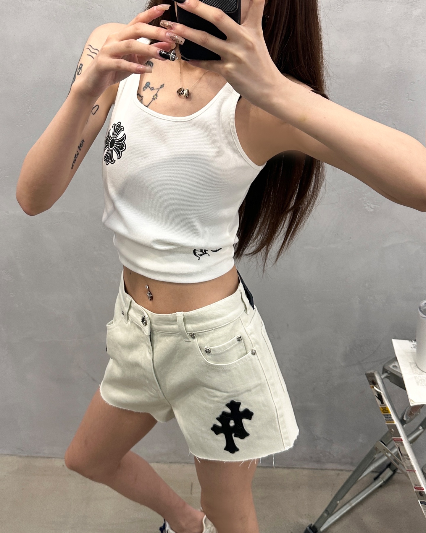 🌾克罗心 ｜ 新款休闲短裤，成衣洗水炒色加手工切皮刺绣十字标工艺，手工毛边做工，休闲时尚，尺码sml