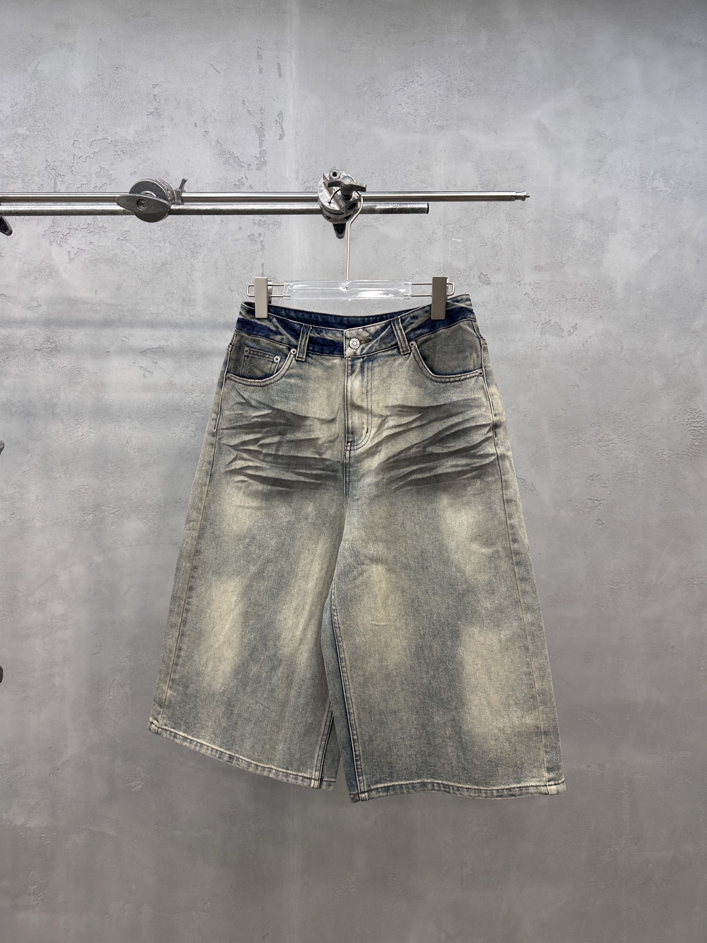 NO:822746,Acne | New denim shorts, ready-to-wear washed and dyed, casual fashion, same style for men and women, size sml, men's clothing, acne studios, shorts,19860909Acne ｜ 新款牛仔短裤,成衣洗水喷色吊磨工艺,休闲时尚,男女同款,尺码sml,男装,acne studios,shorts,,Women's clothing