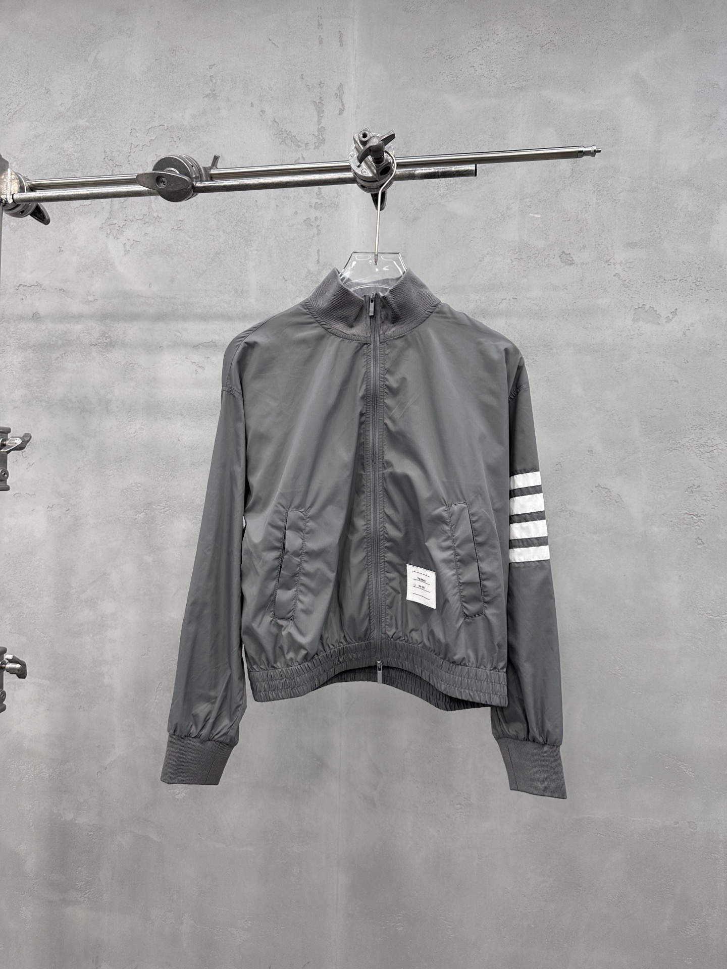 NO:822741,TB | New sun protection jacket, brand classic hand-stitched striped sleeves, sun protection fabric and casual jacket style, size sml, Thom Browne-clothing,thom browne,jackets & coats,19860909TB ｜ 新款防晒夹克,品牌经典手工拼接条纹袖,防晒面料加休闲夹克款式,尺码sml,汤姆布朗-服装,thom browne,jackets & coats,,Women's clothing
