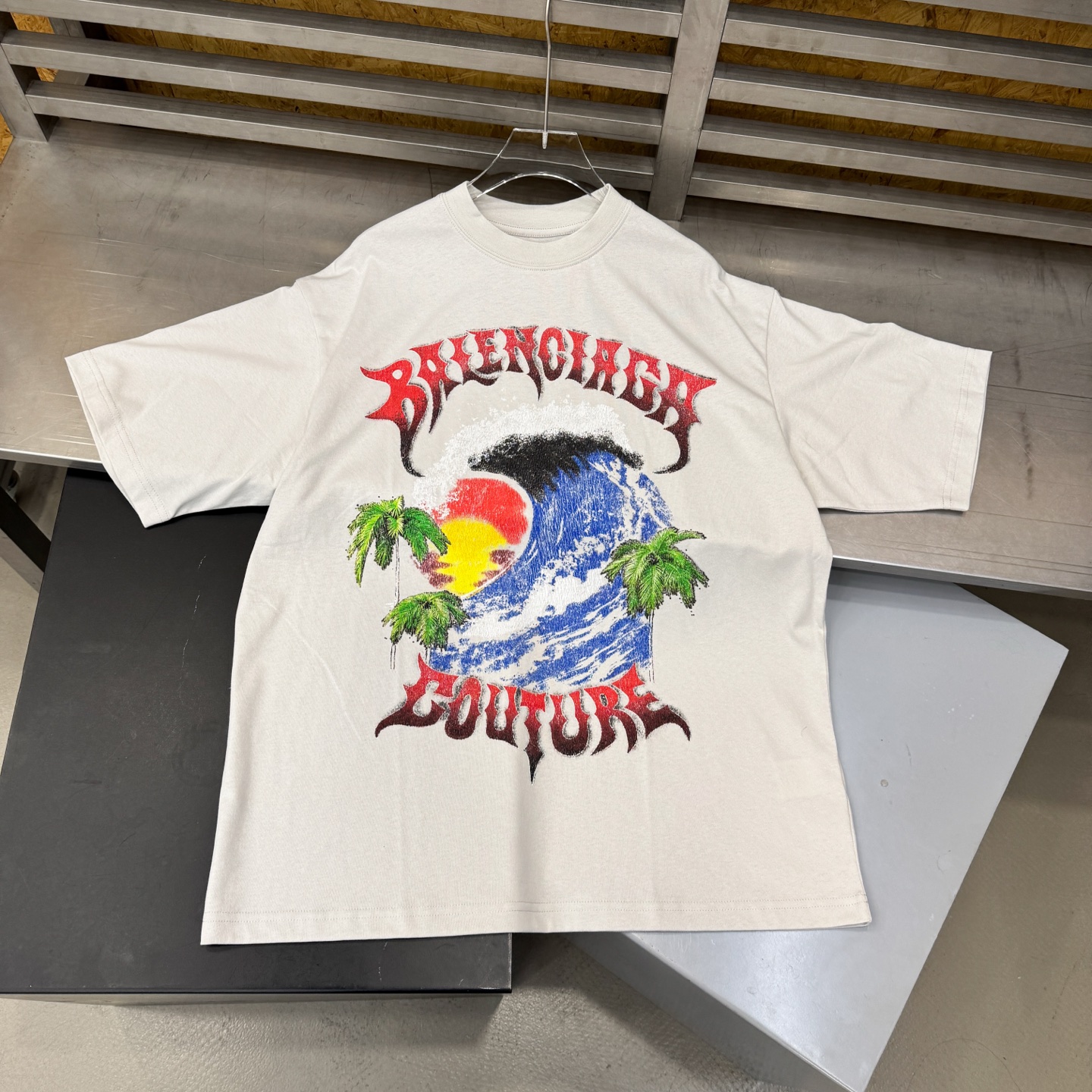 NO:822773,Paris | New short-sleeved T-shirt, ready-to-wear washed and colored powder printing process, casual fashion, same style for men and women, size sml, Balenciaga-clothing, balenciaga, T-shirt,19860909巴黎 ｜ 新款短袖t,成衣洗水加彩色粉浆印花工艺,休闲时尚,男女同款,尺码sml,巴黎世家-服装,balenciaga,T-shirt,,Women's clothing