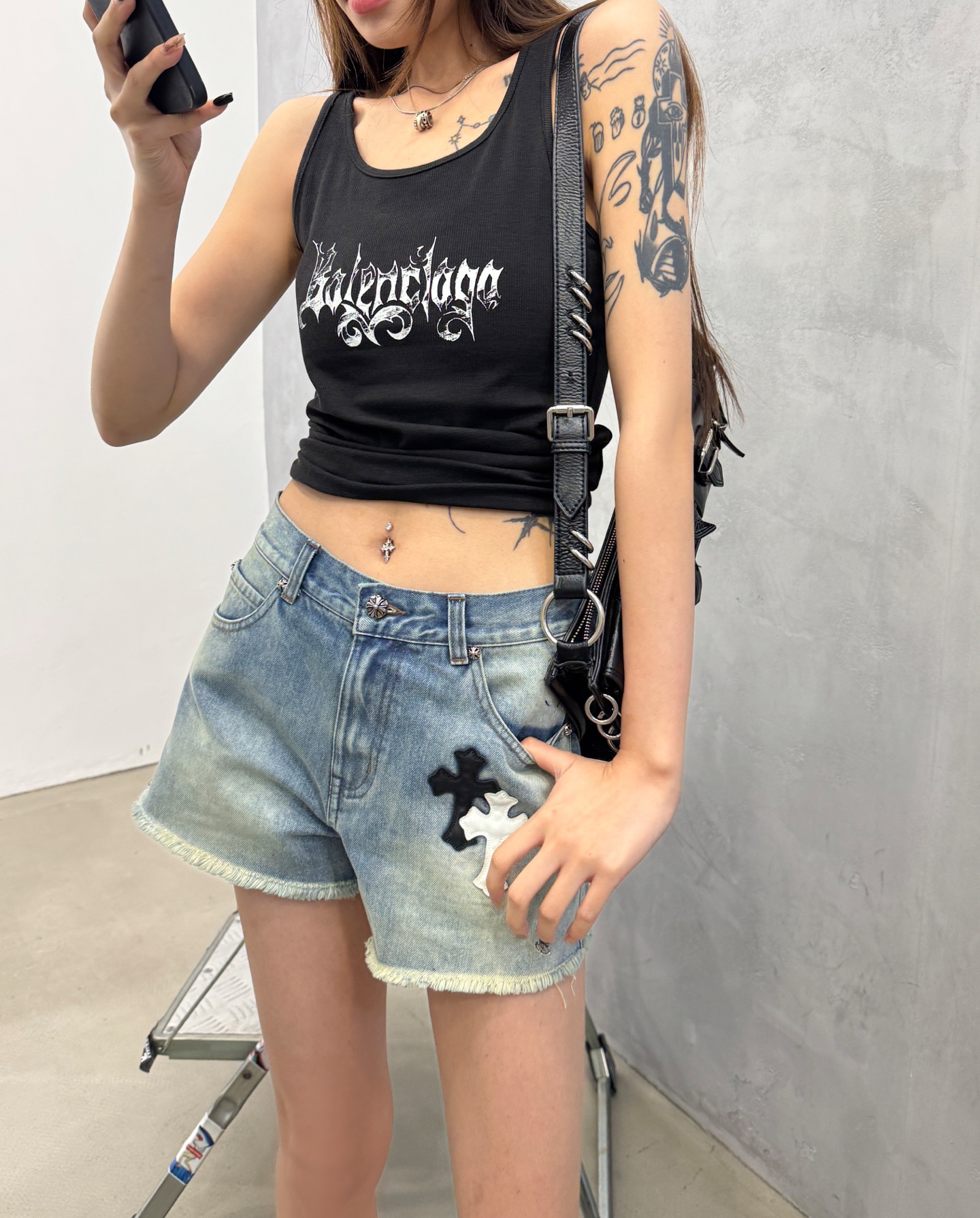 🌾克罗心 ｜ 新款牛仔短裤，成衣洗水吊磨毛边工艺加手工切皮刺绣十字标，休闲时尚，尺码sml