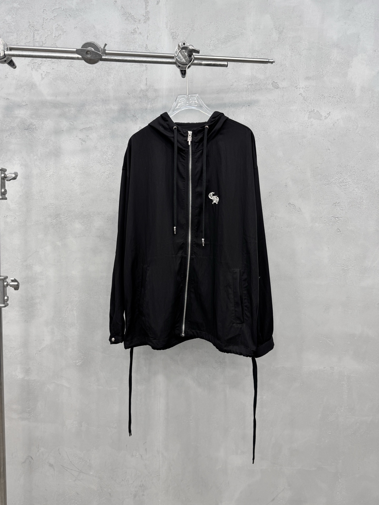 NO:822760,Chrome Hearts ｜ New sun protection cardigan, classic embroidery logo on the front and back, garment washing and softening process, special coated feel fabric, casual and fashionable, same style for men and women, size sml, Chrome Hearts-clothing, chrome hearts,19860909克罗心 ｜ 新款防晒开衫,前后经典刺绣标,成衣洗水加软工艺,特殊涂层手感面料,休闲时尚,男女同款,尺码sml,克罗心-服装,chrome hearts,,Women's clothing