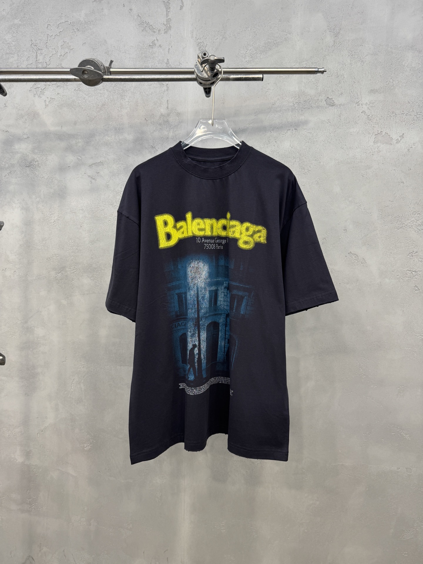 NO:822756,Paris ｜ New short-sleeved t-shirt, ready-to-wear, washed, dyed and dyed with digital direct printing technology, casual fashion, same style for men and women, size sml, Balenciaga-clothing, balenciaga, T-shirt,19860909巴黎 ｜ 新款短袖t,成衣洗水炒色吊磨加数码直喷印花工艺,休闲时尚,男女同款,尺码sml,巴黎世家-服装,balenciaga,T-shirt,,Women's clothing