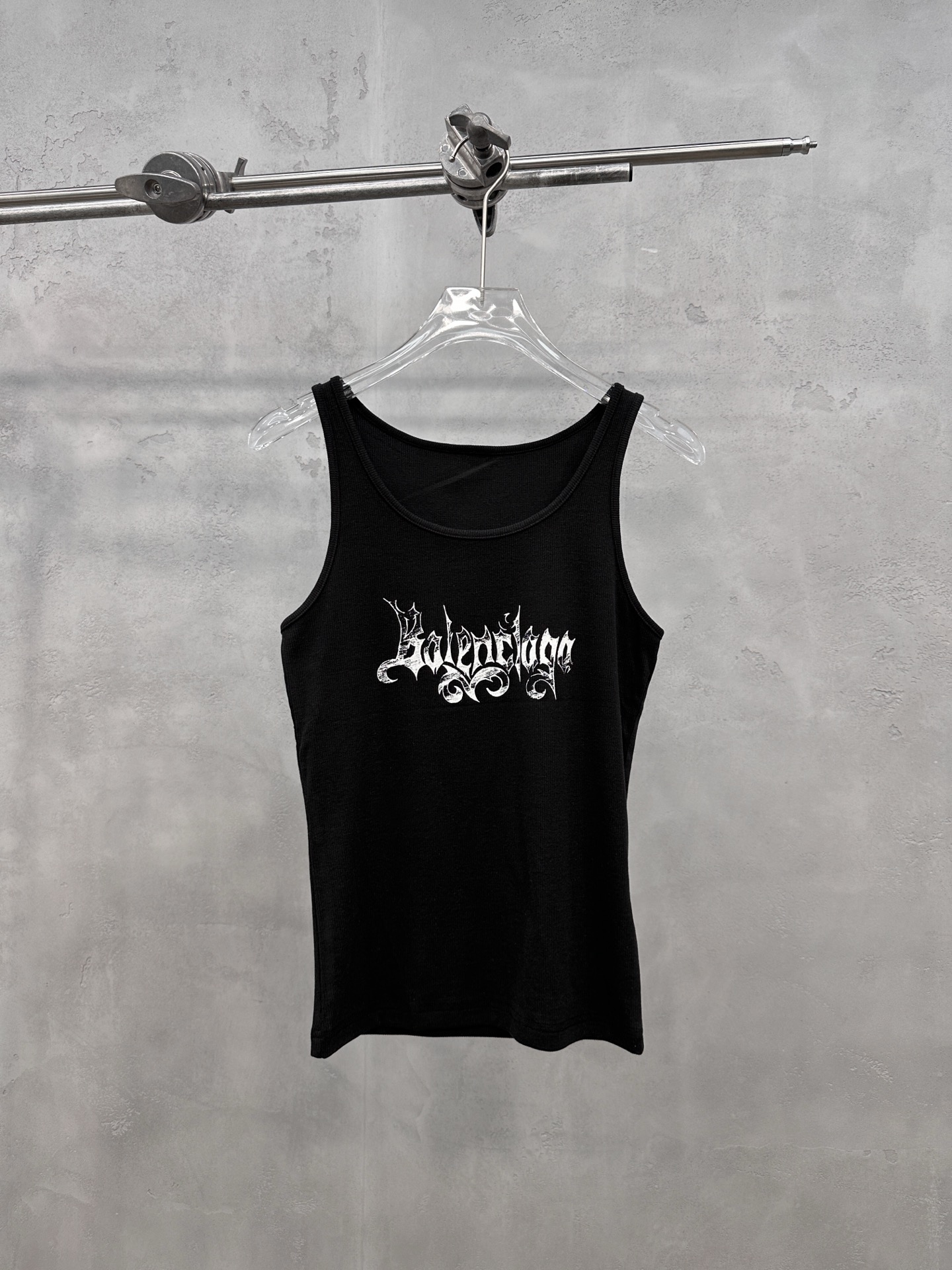 NO:822733,Paris | New casual vest, Japanese imported lyocell modal long-staple cotton fabric, high-end fashion, latest brand printing pattern on the front and back, size sml, Balenciaga-clothing, balenciaga,19860909巴黎 ｜ 新款休闲背心,日本进口莱赛尔莫代尔长绒棉面料,高级时尚,前后最新品牌印花图案,尺码sml,巴黎世家-服装,balenciaga,,Women's clothing