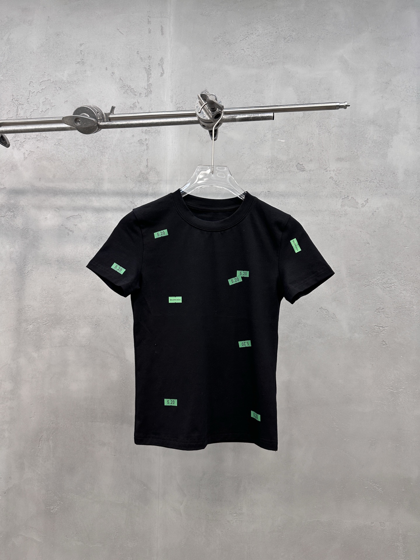 NO:822739,Paris | New short-sleeved t-shirt, the brand's latest 520 series, ready-to-wear washing and full-body sticker printing technology, casual fashion, size sml, Balenciaga-clothing, balenciaga, T-shirt,19860909巴黎 ｜ 新款短袖t,品牌最新520系列,成衣洗水加全身贴纸印花工艺,休闲时尚,尺码sml,巴黎世家-服装,balenciaga,T-shirt,,Women's clothing