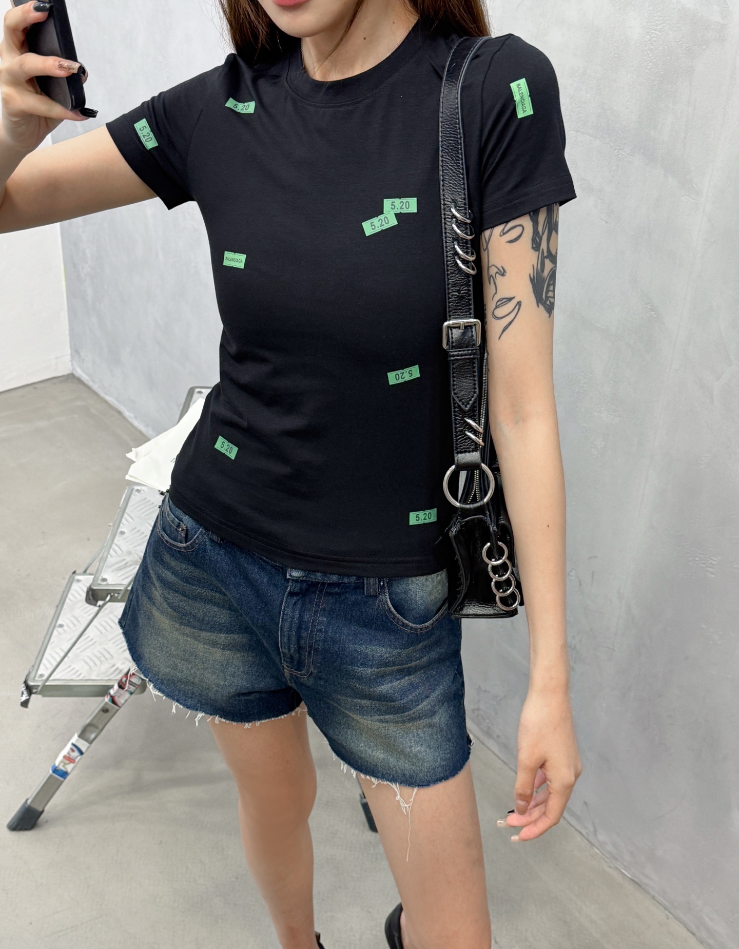 🌾巴黎 ｜ 新款短袖t，品牌最新520系列，成衣洗水加全身贴纸印花工艺，休闲时尚，尺码sml