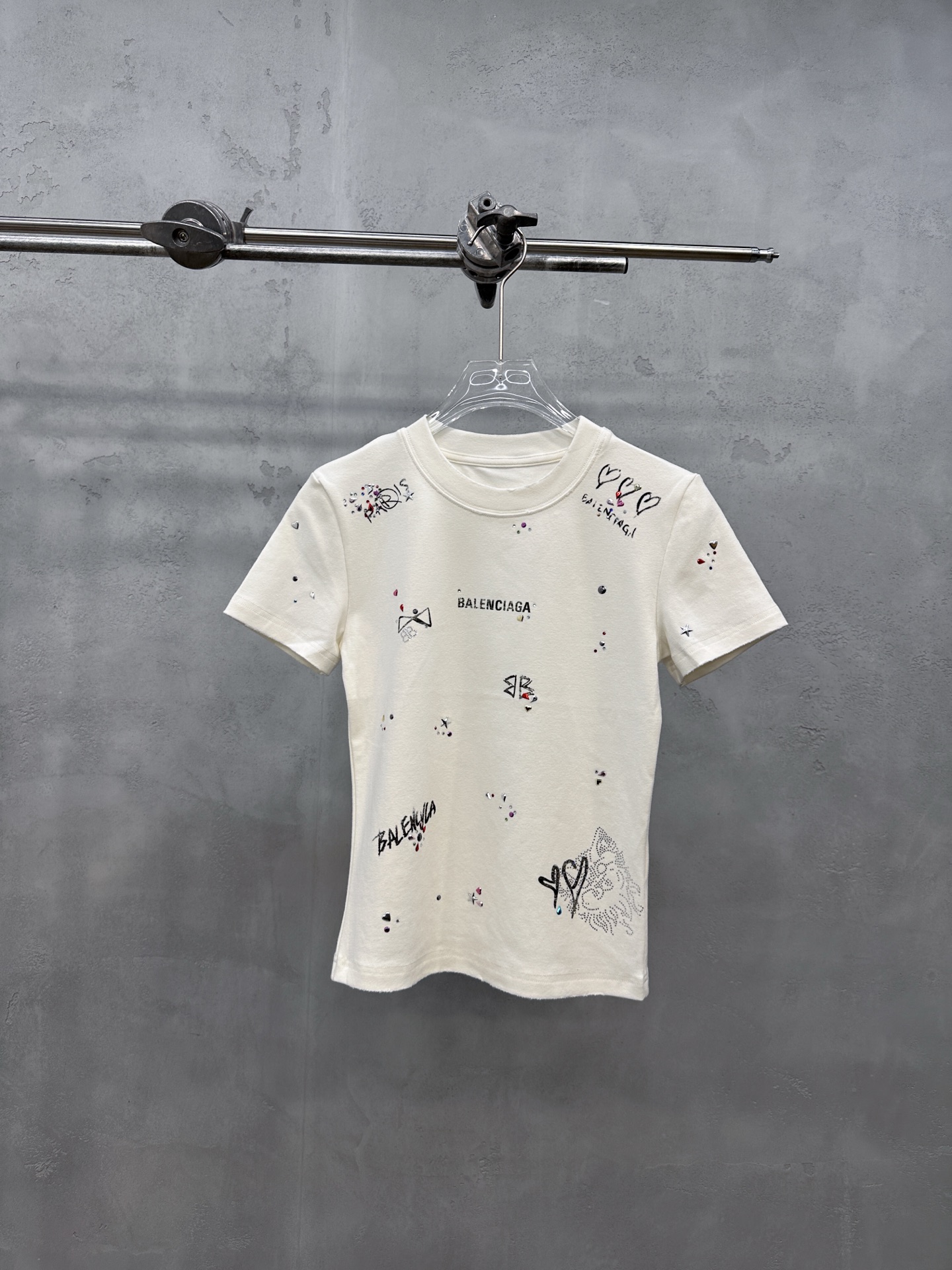 NO:822671,Paris ｜ New short-sleeved T-shirt, ready-to-wear printed, washed and polished with full-body positioning and rhinestone processing, casual fashion, size sml, Balenciaga-clothing, balenciaga, T-shirt,19860909巴黎 ｜ 新款短袖t,成衣印花洗水吊磨加全身定位烫钻工艺,休闲时尚,尺码sml,巴黎世家-服装,balenciaga,T-shirt,,Women's clothing