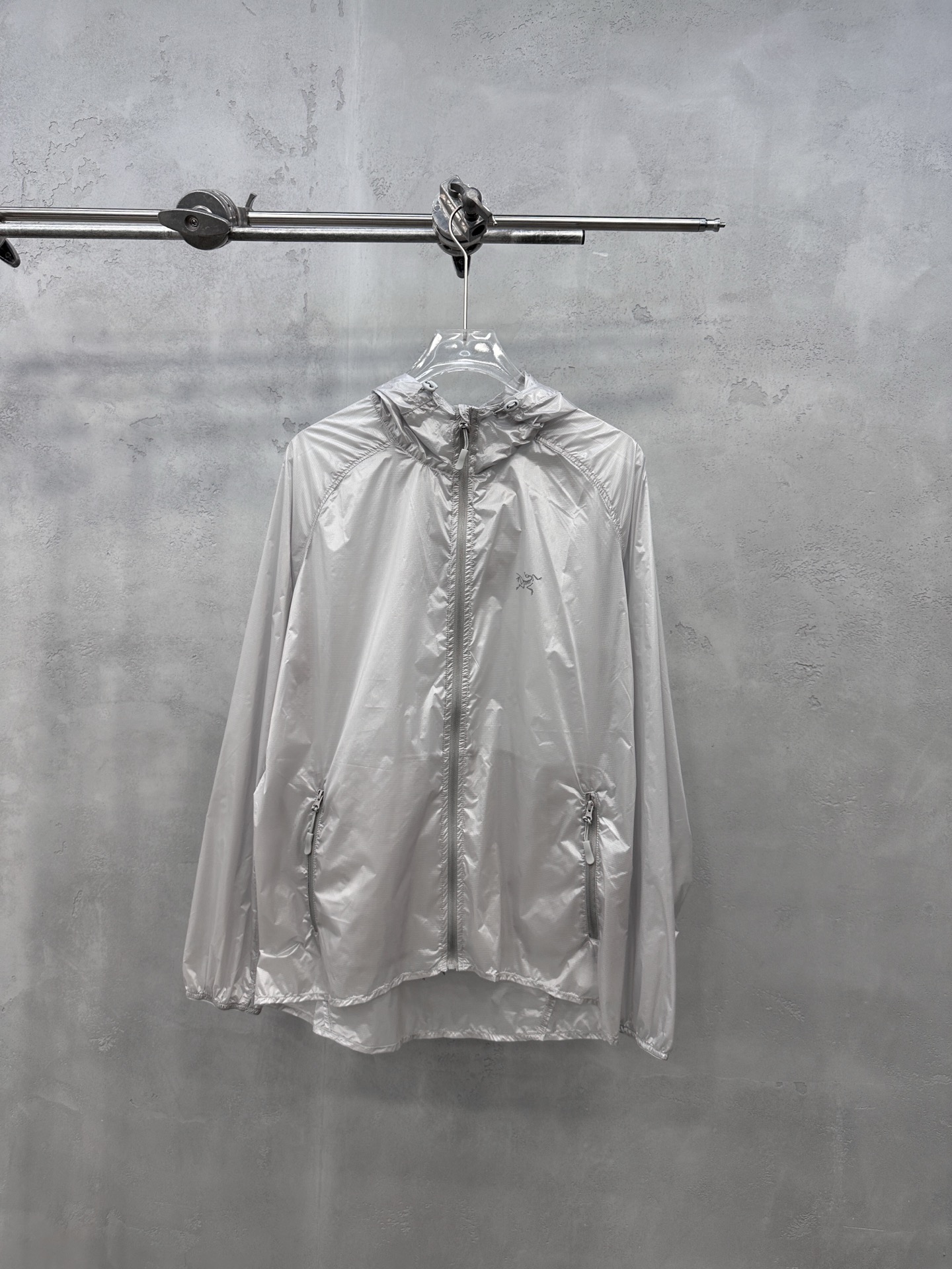 NO:822701,Bird | New casual sun protection and waterproof skin clothing, brand classic printed logo, ultra-thin breathable sun protection, waterproof and windproof fabric imported from Japan, same style for men and women, casual fashion, size sml, women's clothing,19860909鸟 ｜ 新款休闲防晒防水皮肤衣,品牌经典印花标,日本进口超薄透气防晒防水防风面料,男女同款,休闲时尚,尺码sml,女装,,Women's clothing