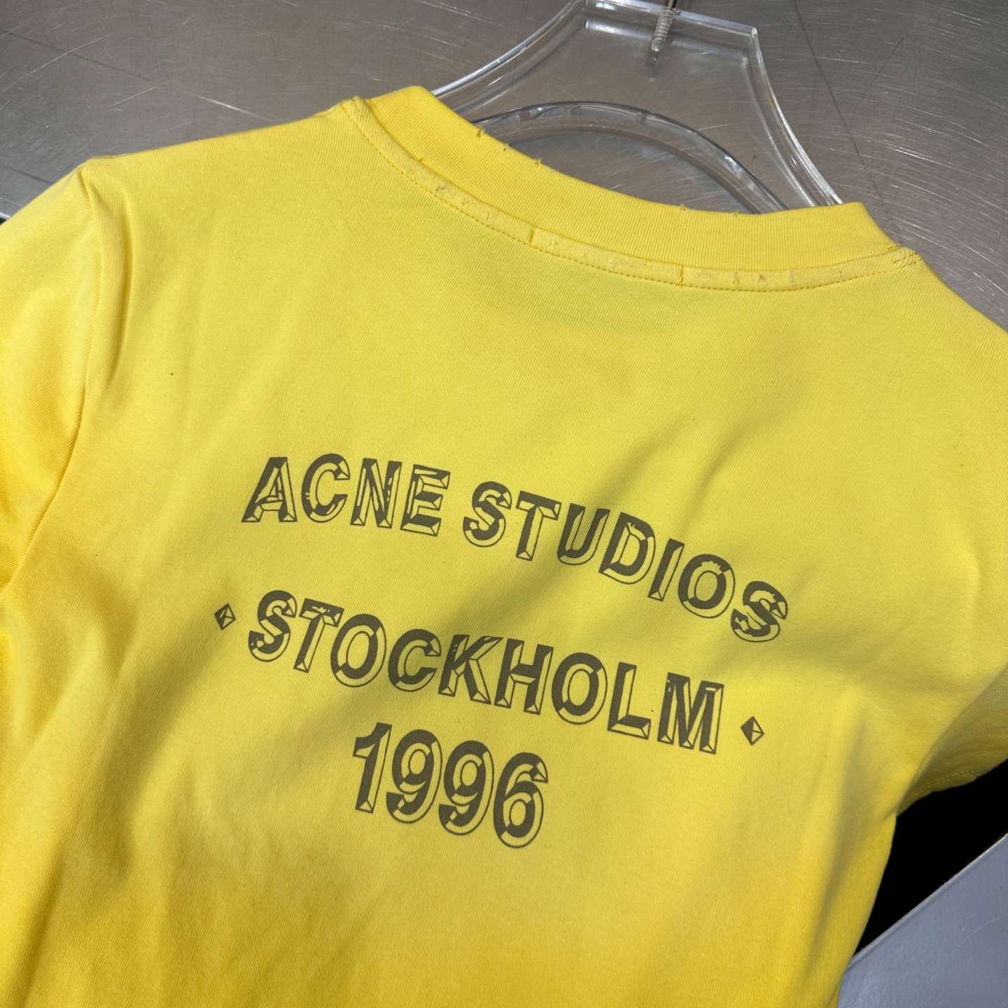 Acne ｜ 新款短袖t，成衣洗水吊磨喷色工艺加经典字母印花，休闲时尚，尺码sml