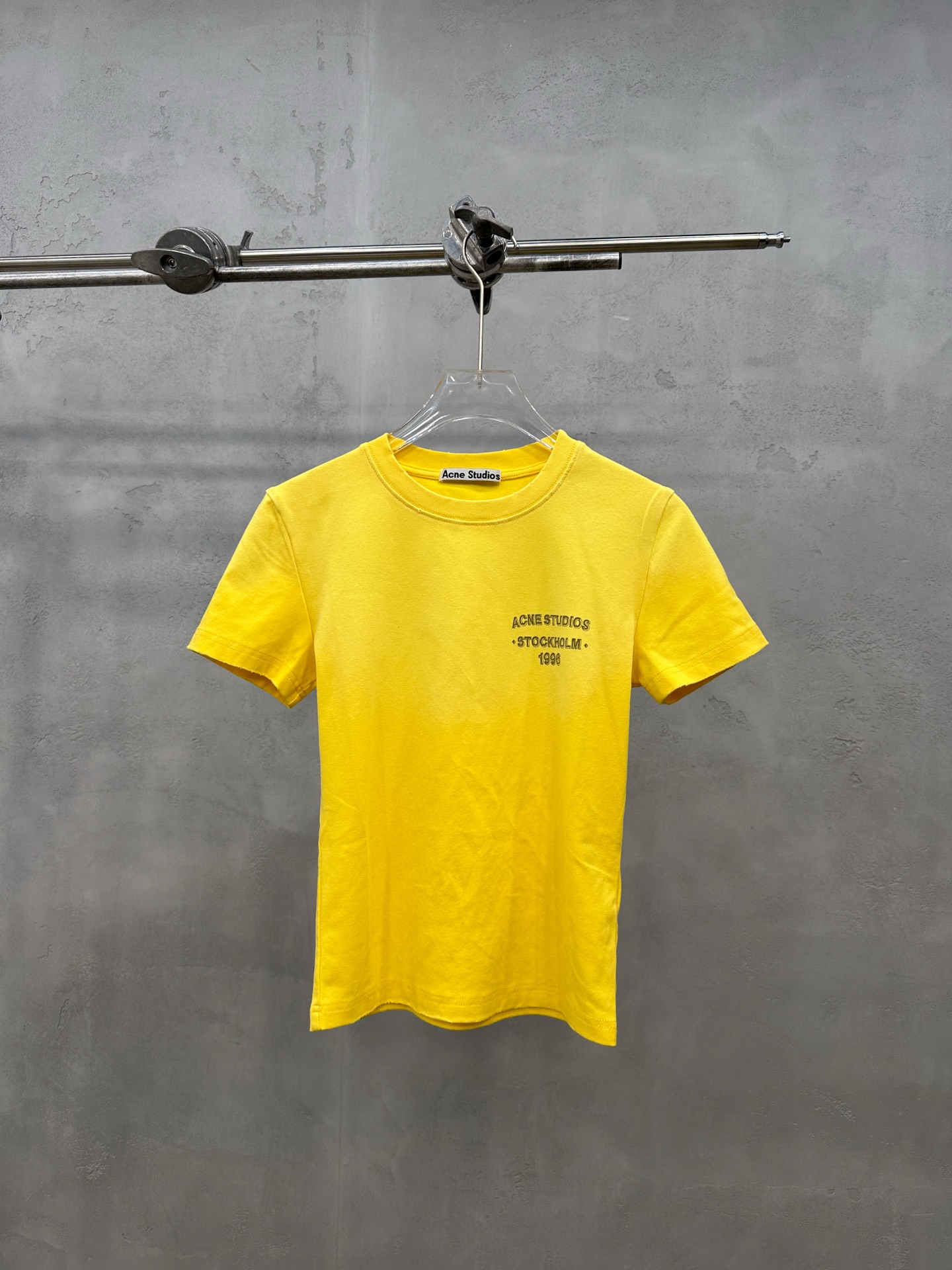 NO:822667,Acne ｜ New short-sleeved t-shirt, ready-to-wear washed and draped with color spraying and classic letter printing, casual fashion, size sml, women's clothing, acne studios, T-shirt,19860909Acne ｜ 新款短袖t,成衣洗水吊磨喷色工艺加经典字母印花,休闲时尚,尺码sml,女装,acne studios,T-shirt,,Women's clothing