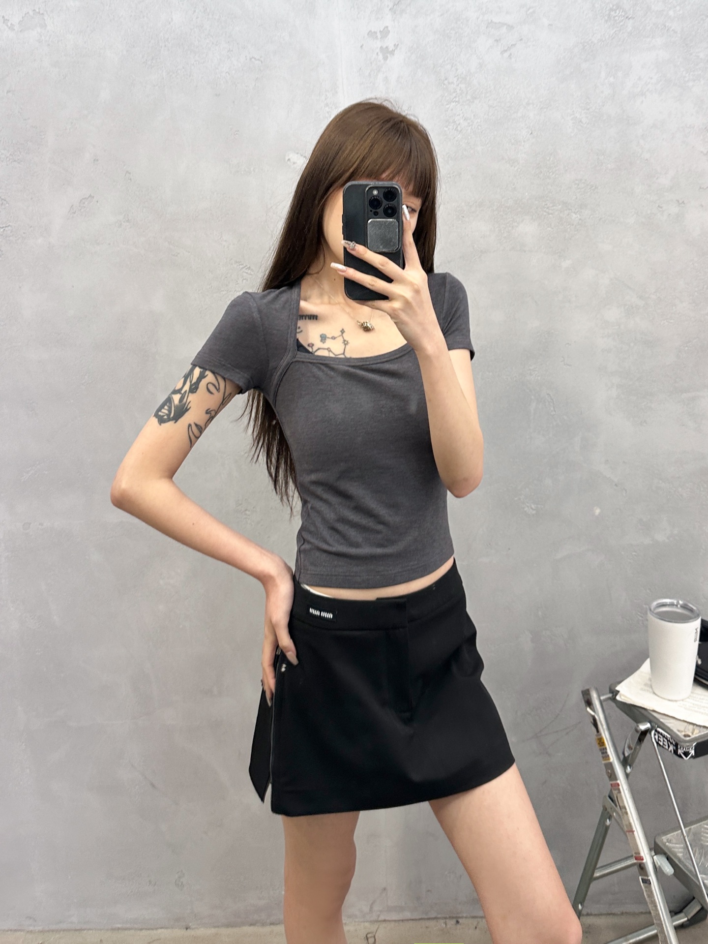 Miu ｜ 新款短袖t，品牌经典刺绣标，人棉混纺面料，时尚特别款式设计，休闲时尚，尺码sml