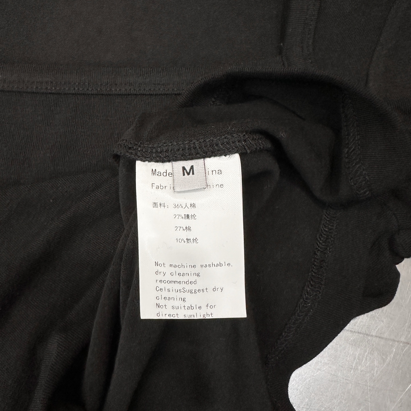 Miu ｜ 新款短袖t，品牌经典刺绣标，人棉混纺面料，时尚特别款式设计，休闲时尚，尺码sml