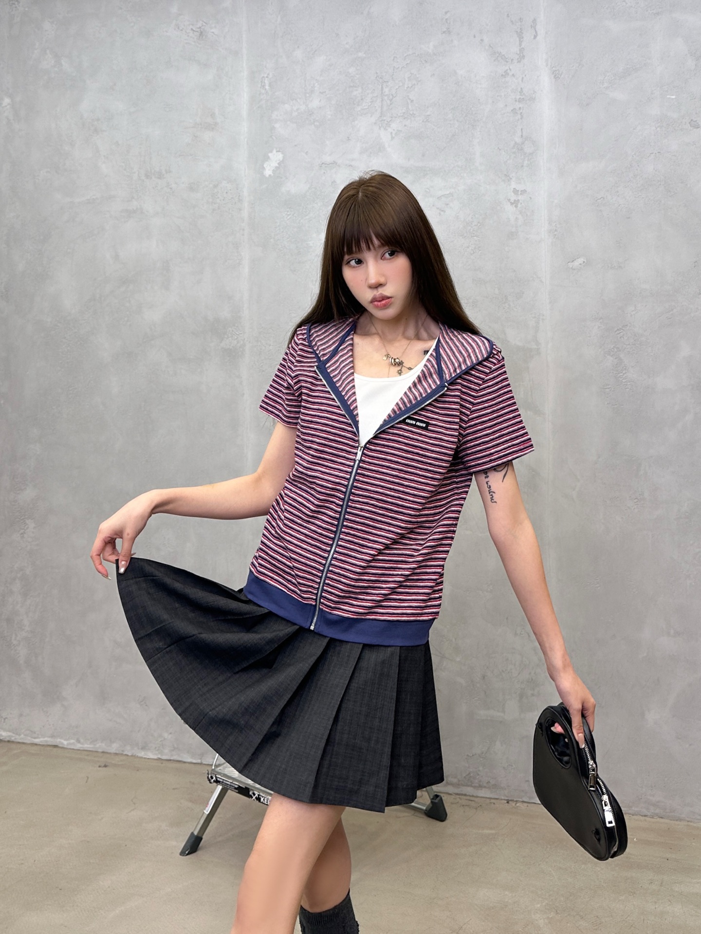 Miu ｜ 新款短袖开衫，品牌经典刺绣标，色织条纹面料，连帽拉链开衫款式，休闲时尚，尺码sml