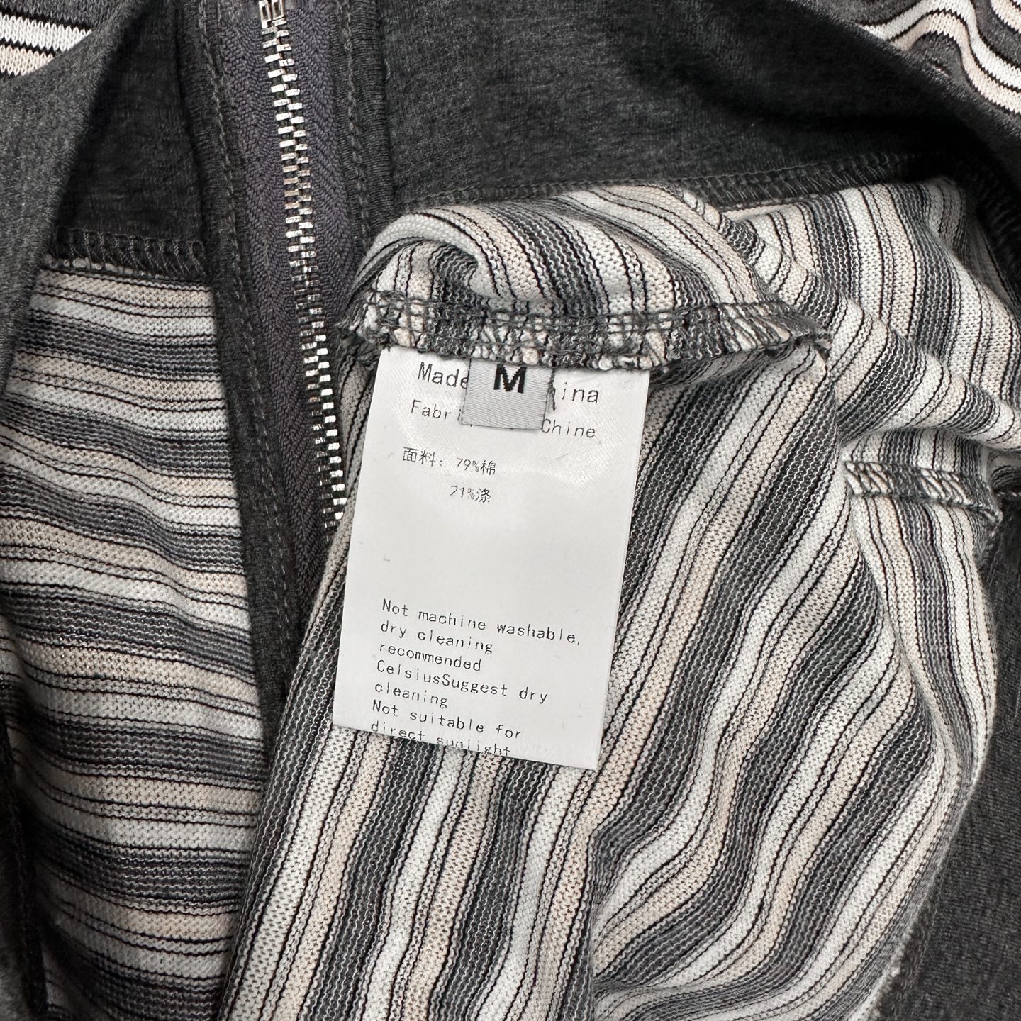 Miu ｜ 新款短袖开衫，品牌经典刺绣标，色织条纹面料，连帽拉链开衫款式，休闲时尚，尺码sml