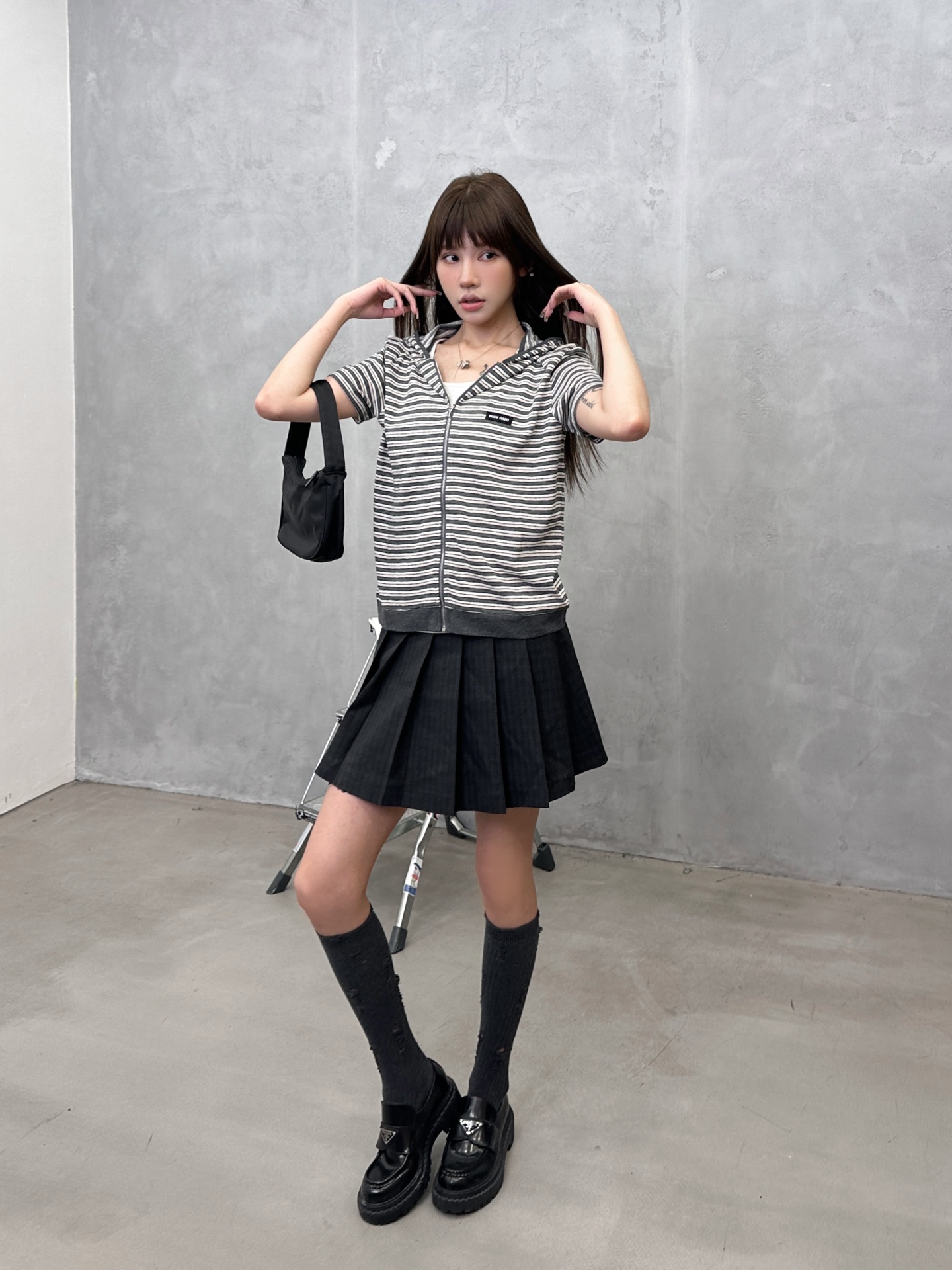 Miu ｜ 新款短袖开衫，品牌经典刺绣标，色织条纹面料，连帽拉链开衫款式，休闲时尚，尺码sml