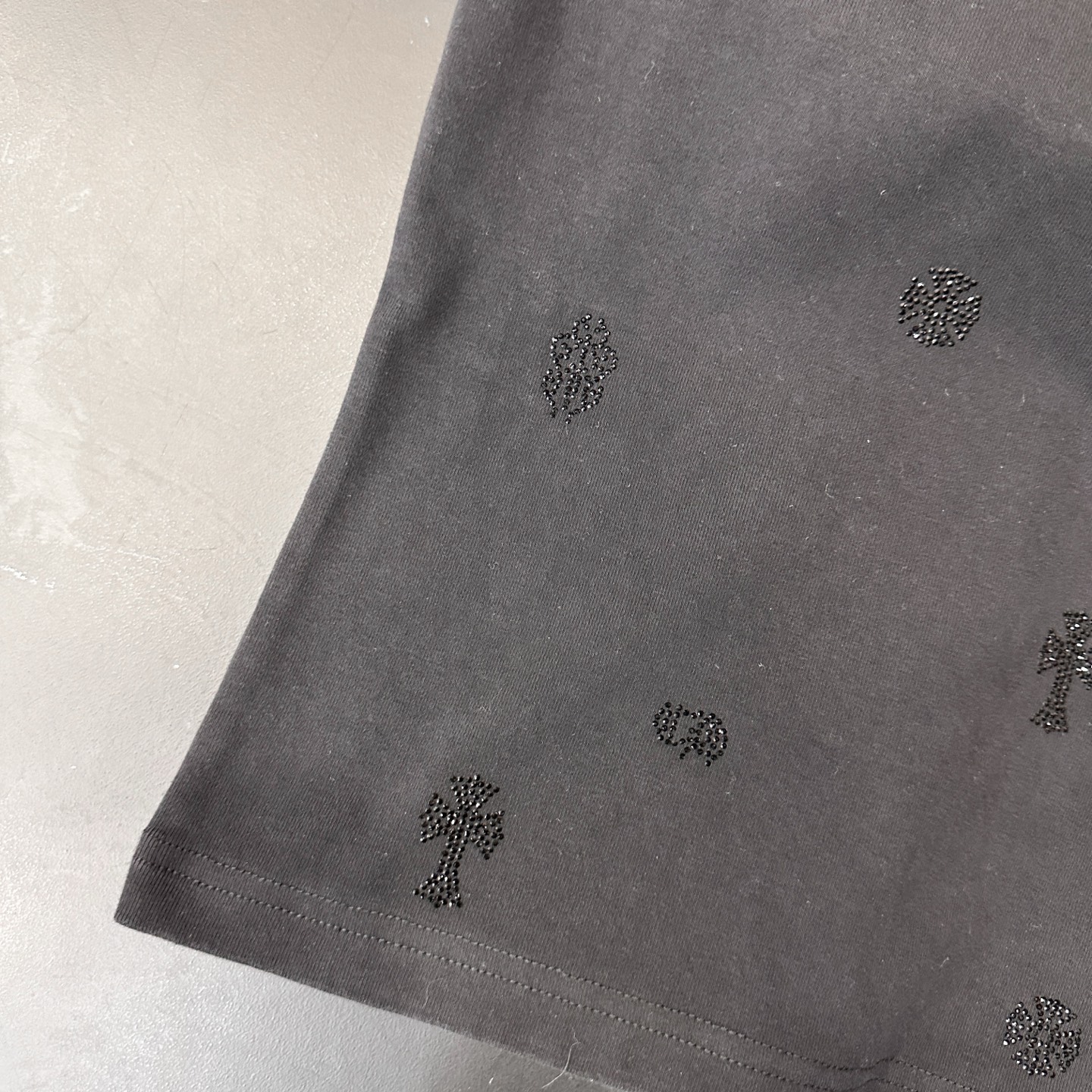 克罗心 ｜ 新款短袖t，成衣洗水炒色加全身烫钻工艺，休闲时尚，尺码sml