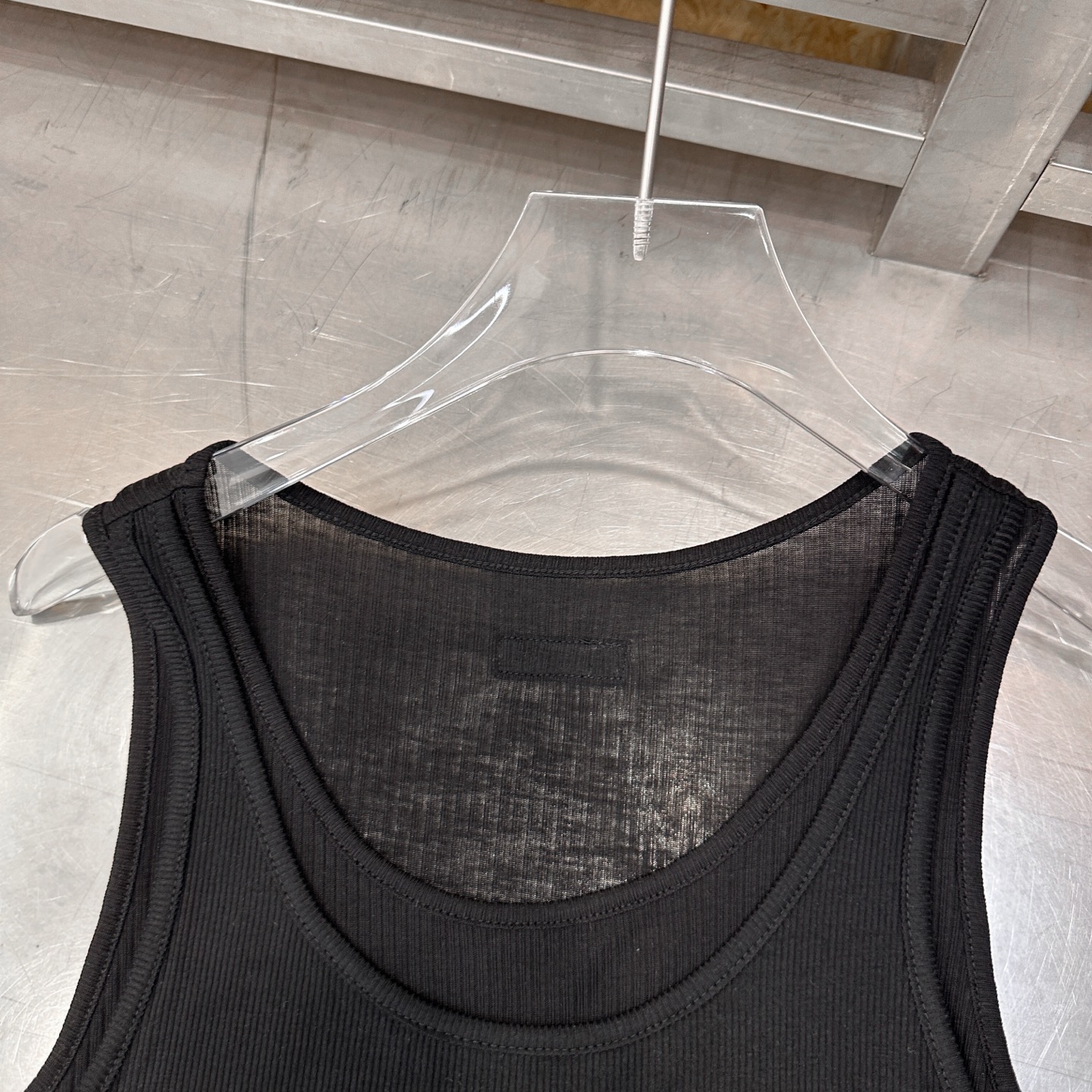 Miu ｜ 新款休闲背心，品牌经典刺绣标，进口莱赛尔羊毛面料，假两件款式做工，休闲时尚，尺码sml