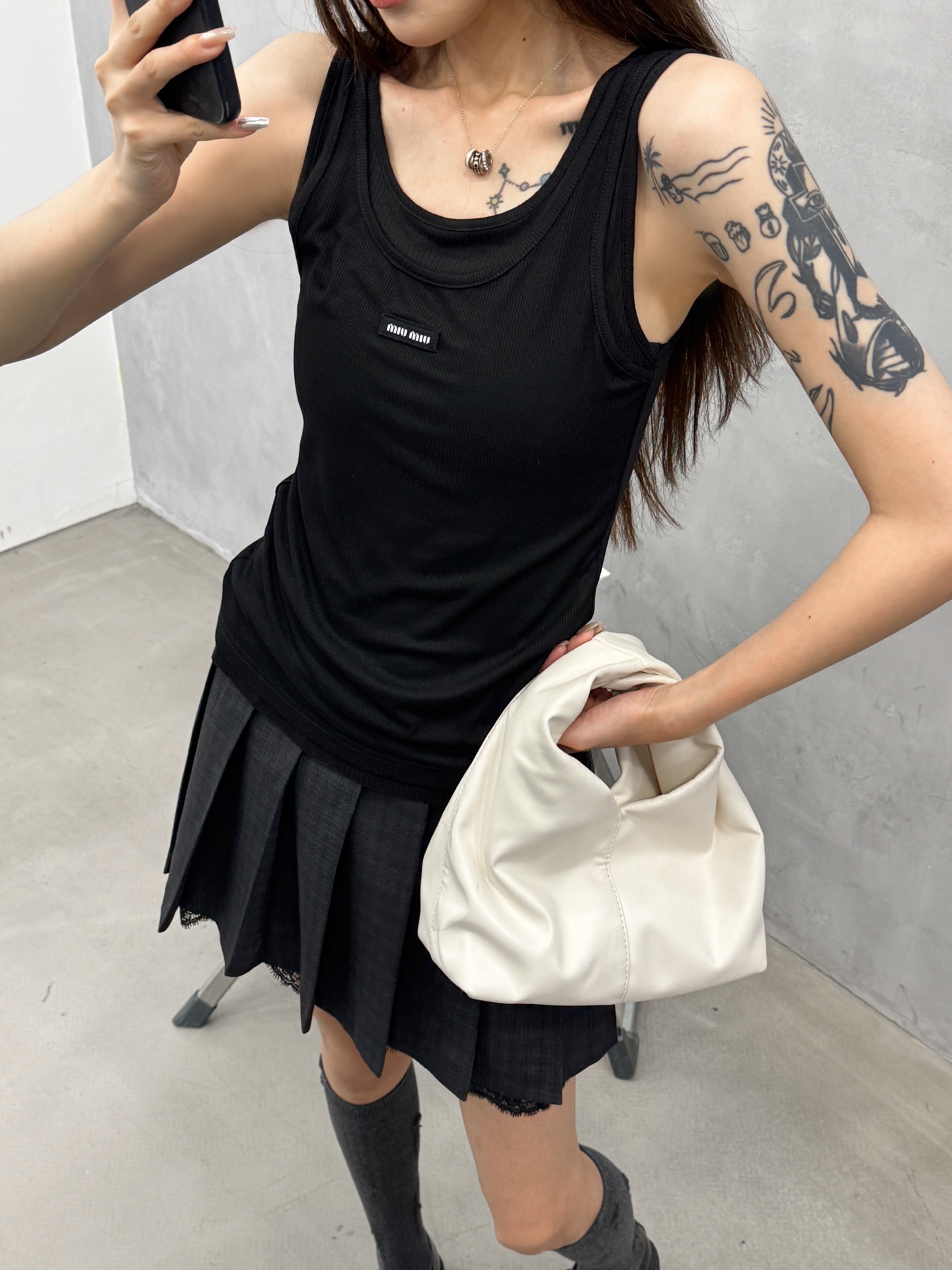Miu ｜ 新款休闲背心，品牌经典刺绣标，进口莱赛尔羊毛面料，假两件款式做工，休闲时尚，尺码sml