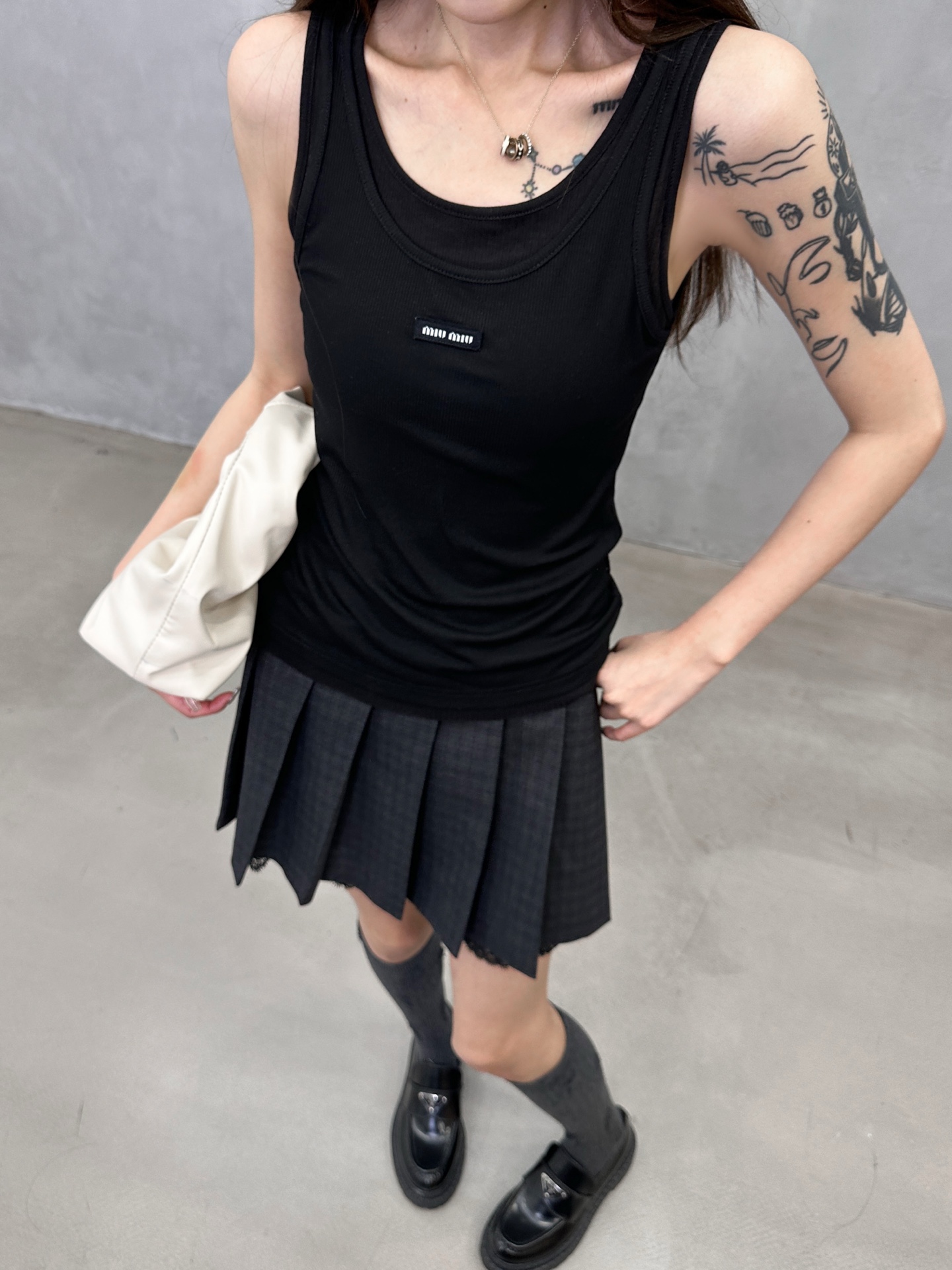 Miu ｜ 新款休闲背心，品牌经典刺绣标，进口莱赛尔羊毛面料，假两件款式做工，休闲时尚，尺码sml