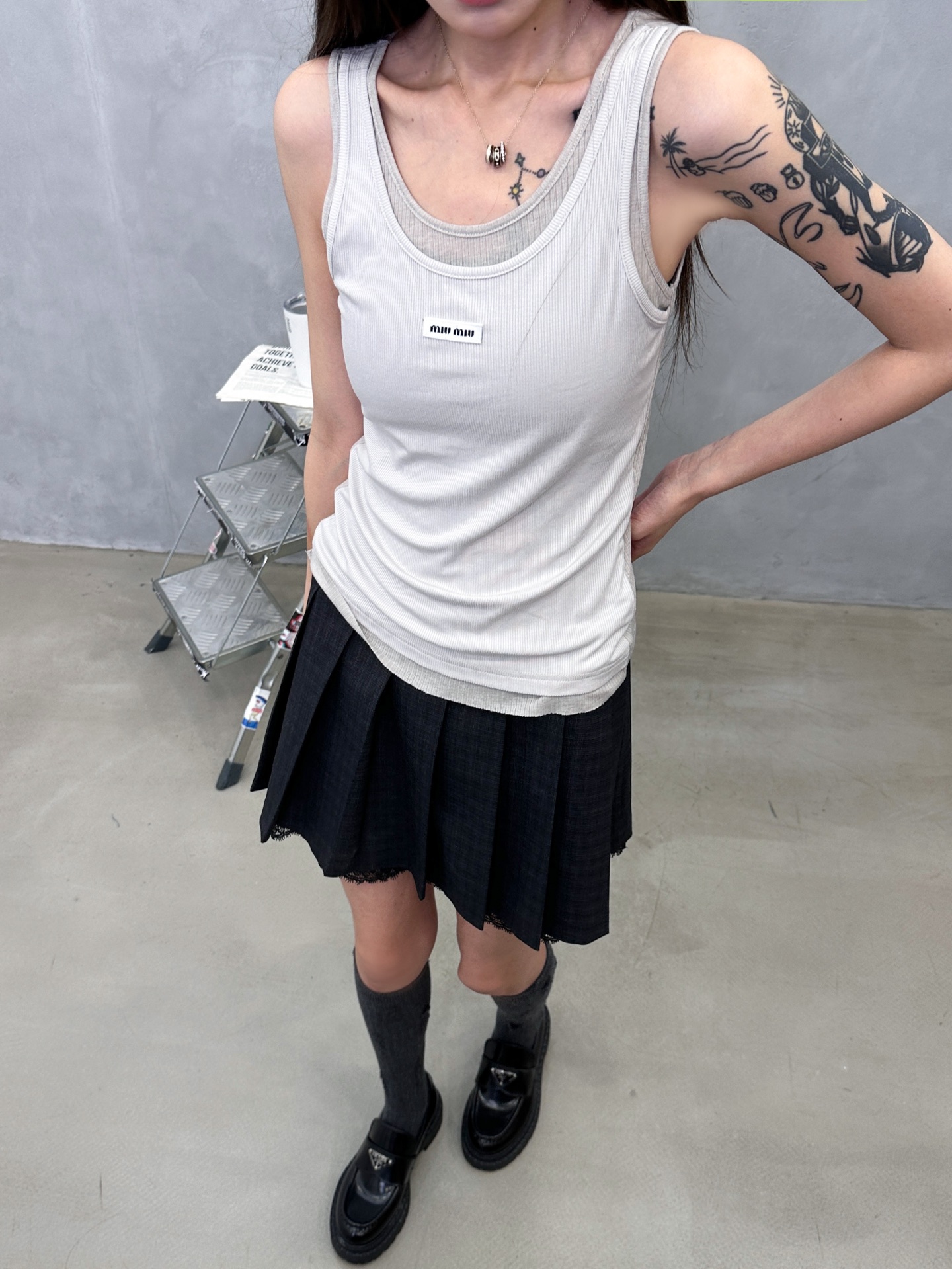 Miu ｜ 新款休闲背心，品牌经典刺绣标，进口莱赛尔羊毛面料，假两件款式做工，休闲时尚，尺码sml