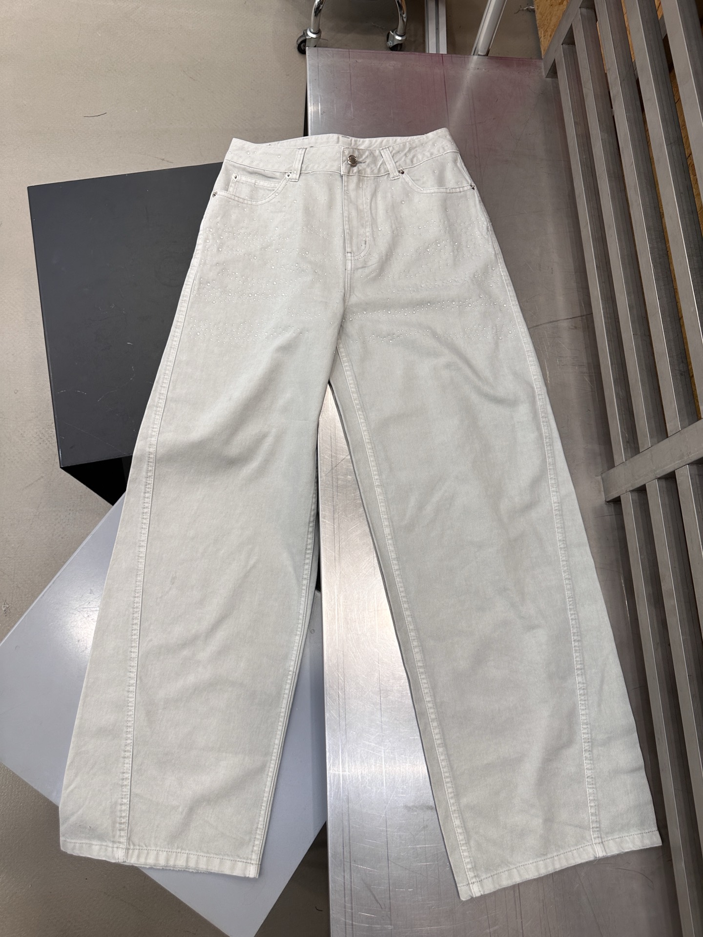 大王 ｜ 新款牛仔裤，成衣洗水炒色吊磨工艺加成衣烫钻，休闲时尚，尺码sml