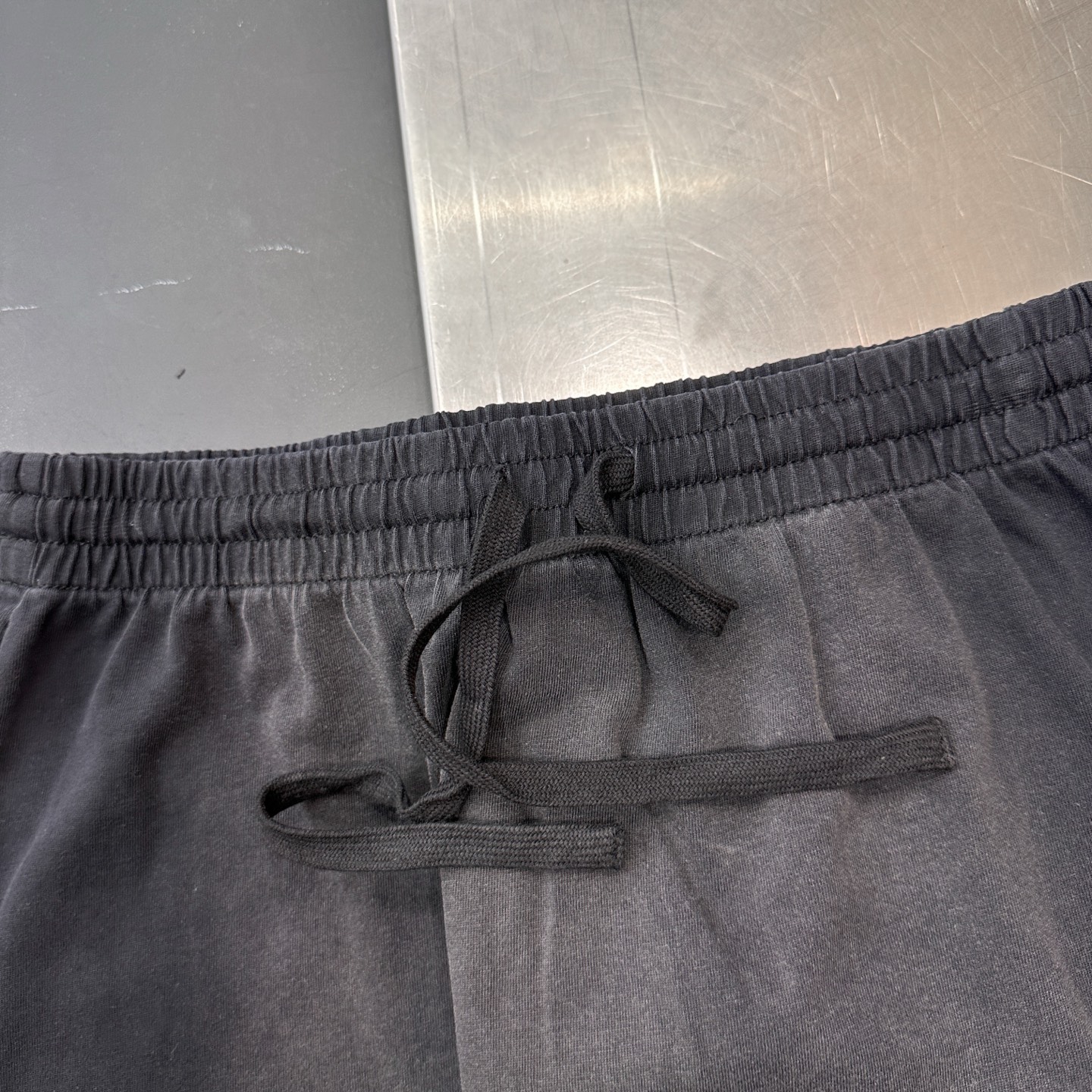 Acne ｜ 新款休闲半裙，成衣洗水喷色加印花工艺，时尚休闲，尺码sml