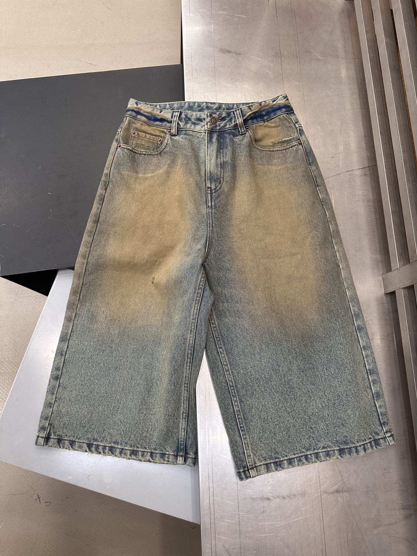 Acne ｜ 新款休闲牛仔短裤，成衣洗水吊磨加泥浆喷色工艺，休闲时尚，尺码sml